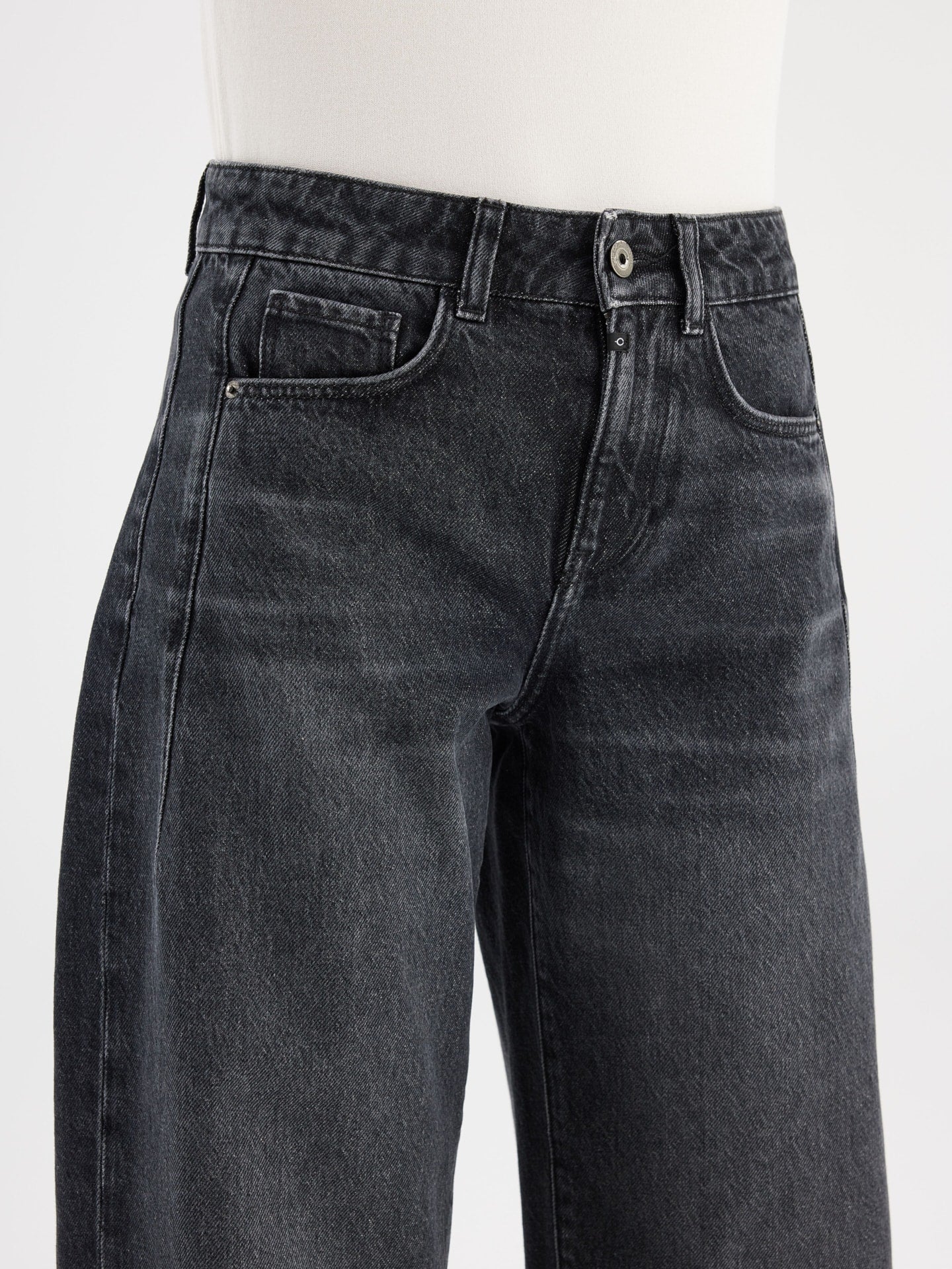 1205-COJ-000379-coj-clara-black-vintage-barrel-balloon-jeans-zwart-