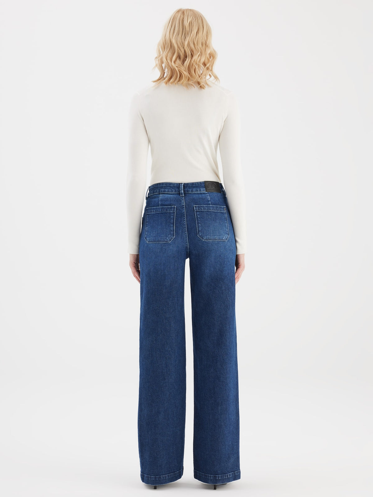 COJ jeans donker blauw wijde pijp donker blauw model Mira Dark blue wide leg