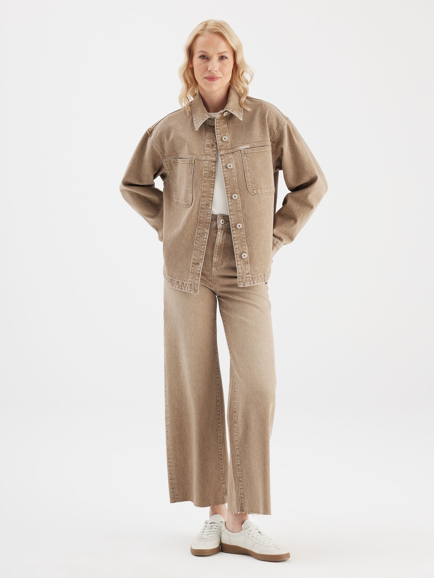 COJ denim jacket camel oversized fit model Tamara Peanut