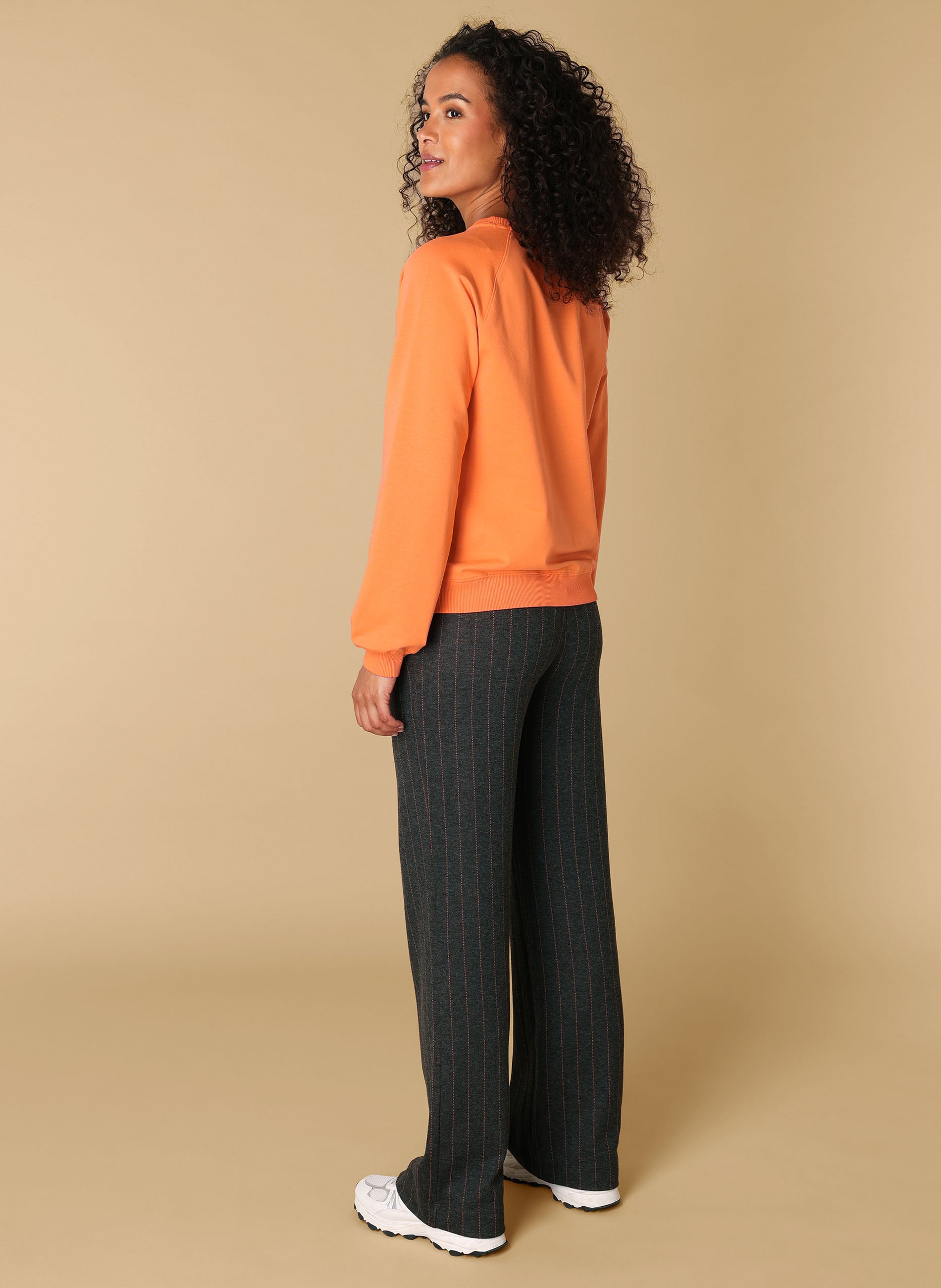 Ivy Beau sweater oranje trui model Remi Ciao mandarin orange