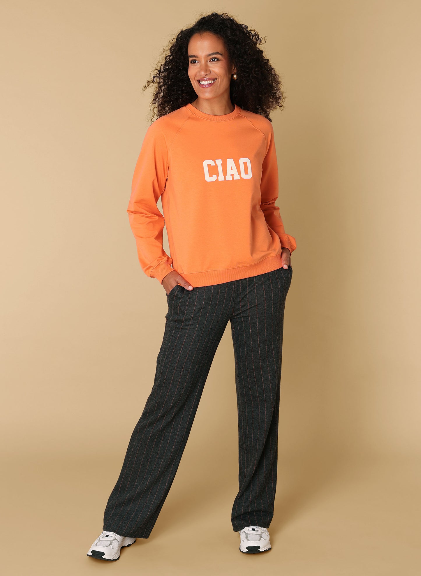 Ivy Beau sweater oranje trui model Remi Ciao mandarin orange