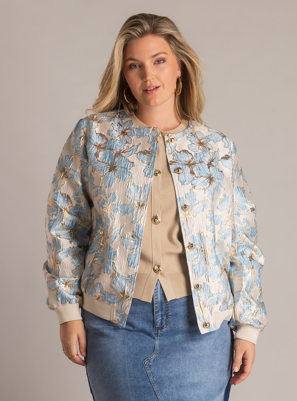 Yest Curve (Yesta) bomber jasje lichtblauw met beige model Joska 