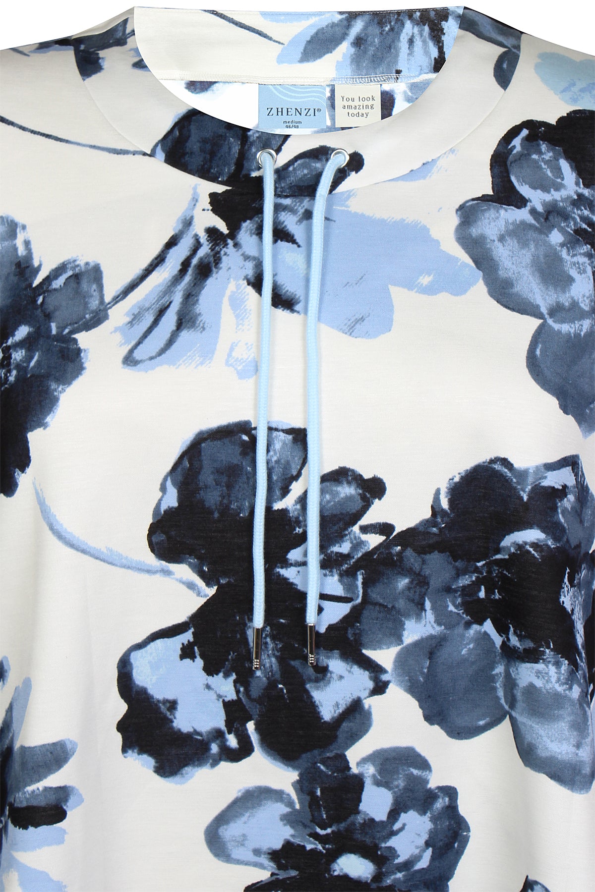 ZHenzi sweater driekwart mouw offwhite met blauwe print model Mya pullover 1185