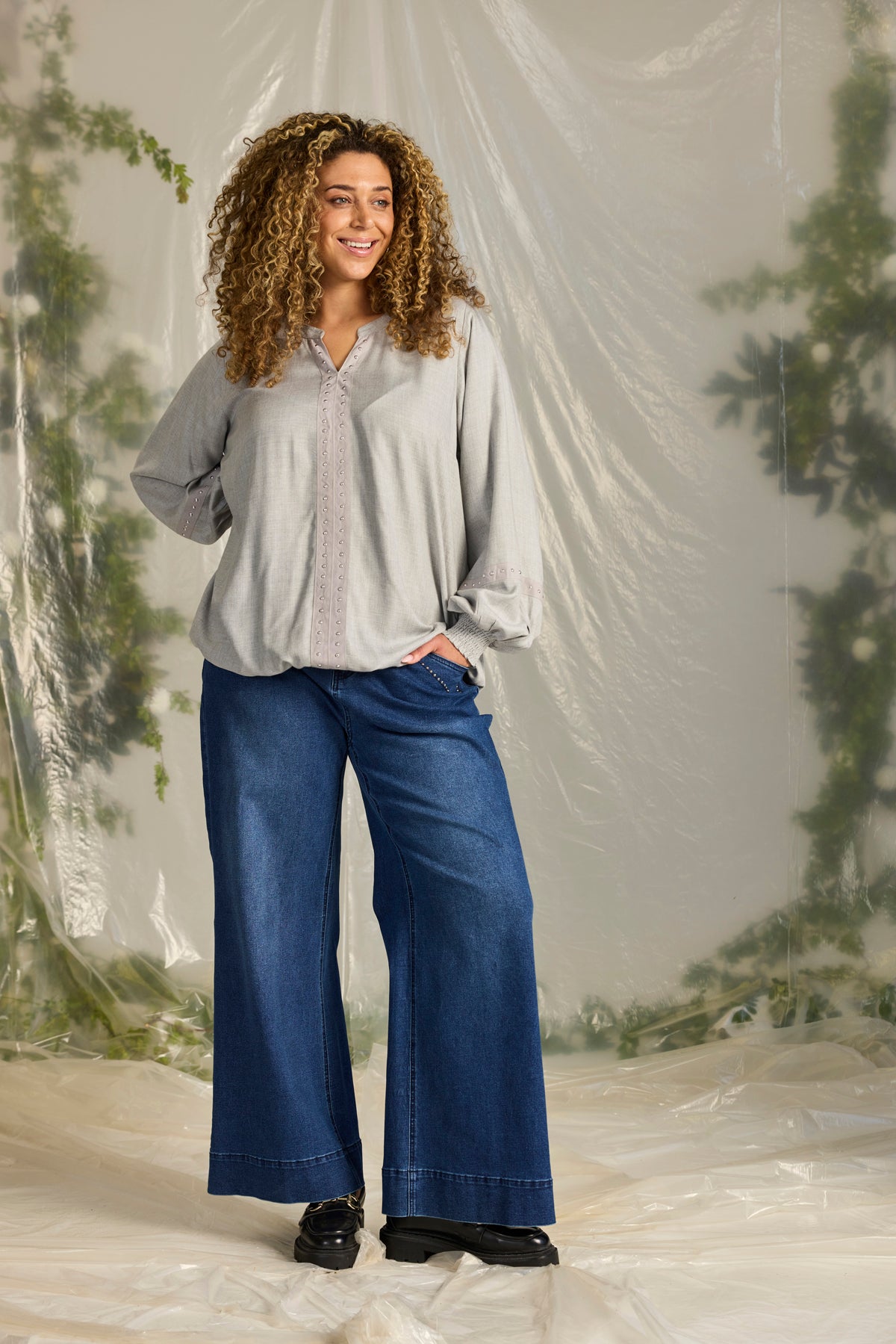 Zhenzi blouse licht grijs met studs detail 201199