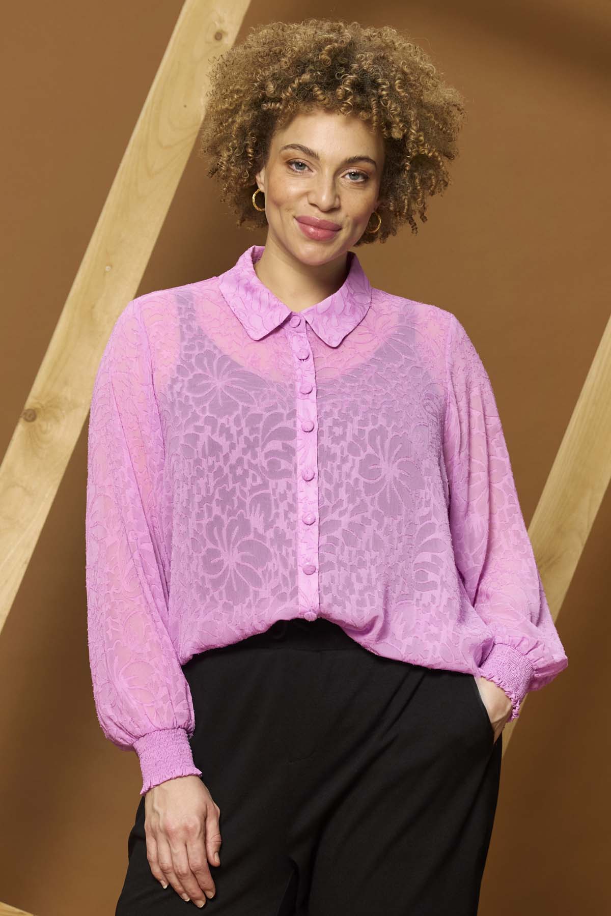 Zhenzi blouse roze met print licht doorschijnend model Marin Pink