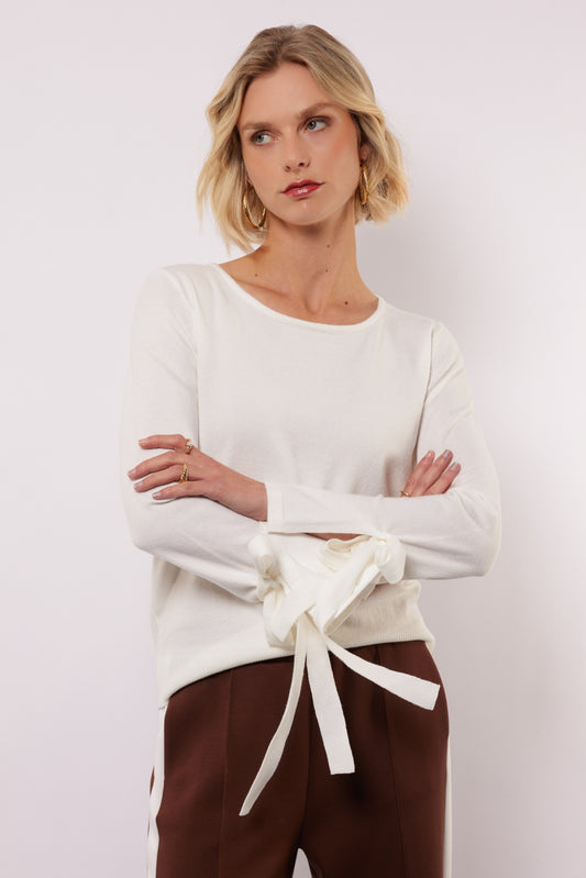 Fluresk trui offwhite strik detail aan mouw model Quinty knit sweater