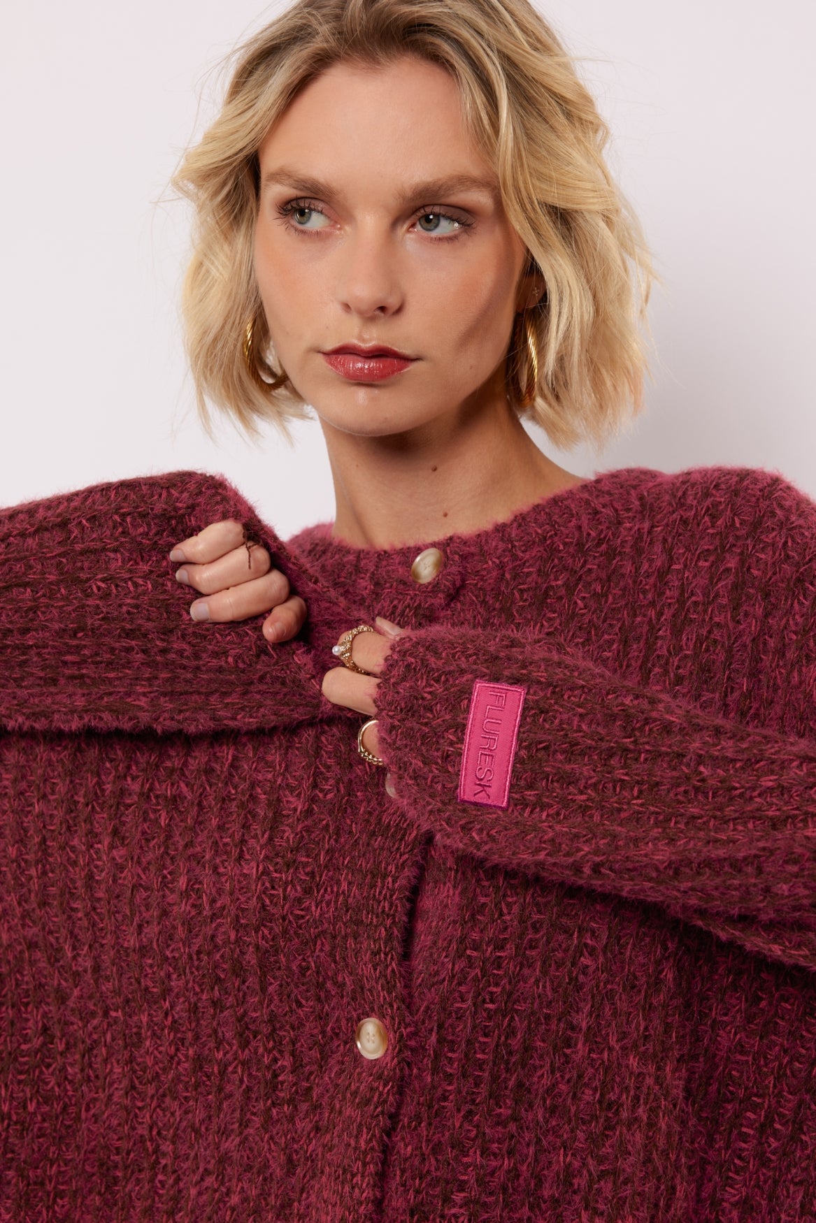 Fluresk vest roze met bruin model Kalista knit cardigan mocha brown raspberry