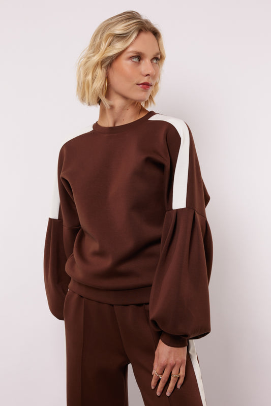 Fluresk sweater bruin met wit detail model Keilani mocha brown