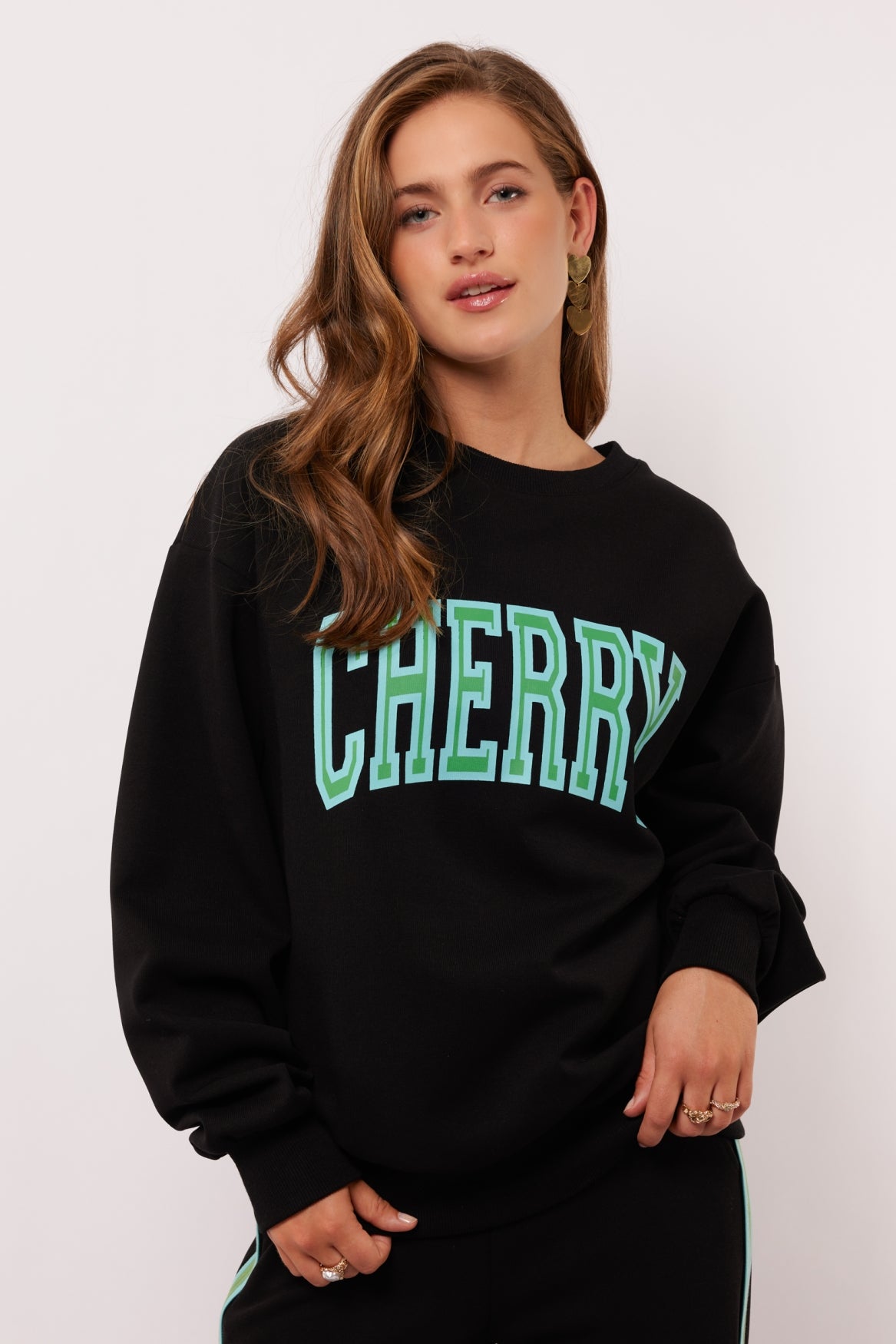 Fluresk sweater zwart model Senara cherry black