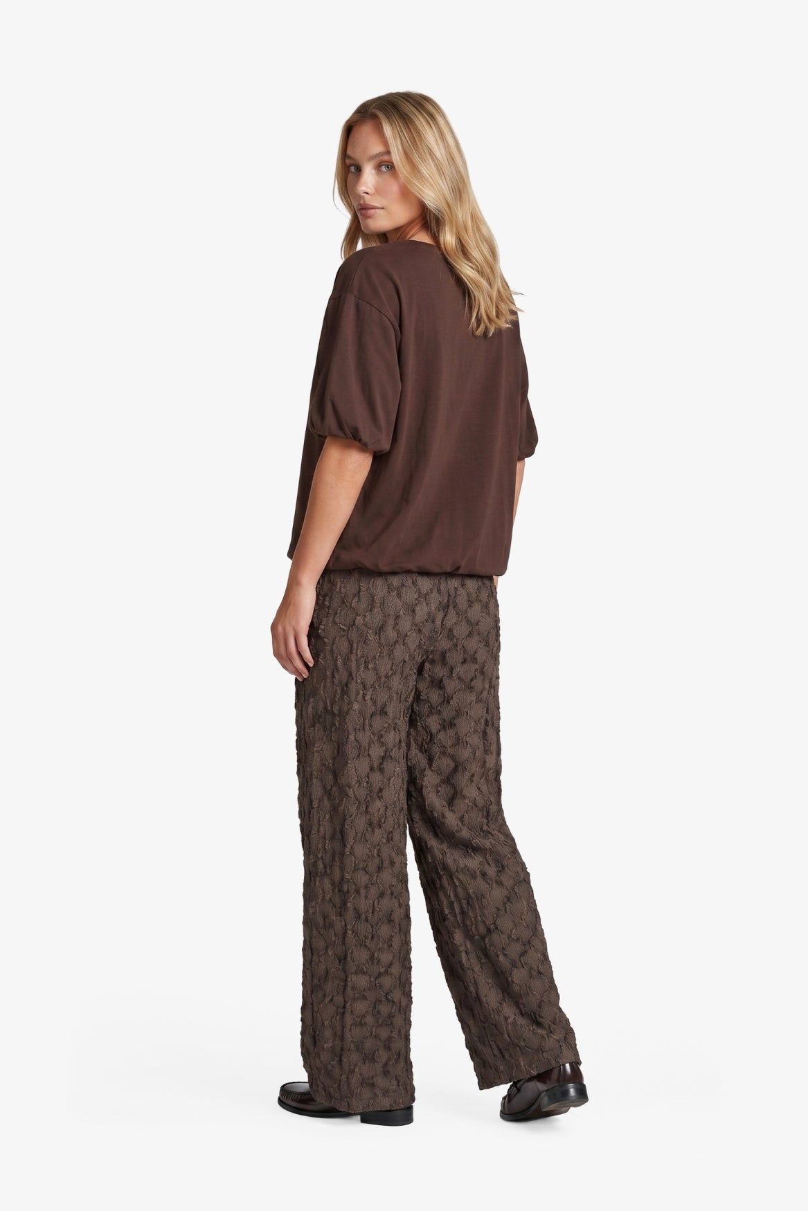Fluresk T-shirt bruin met pof mouw model Dez dark chocolate