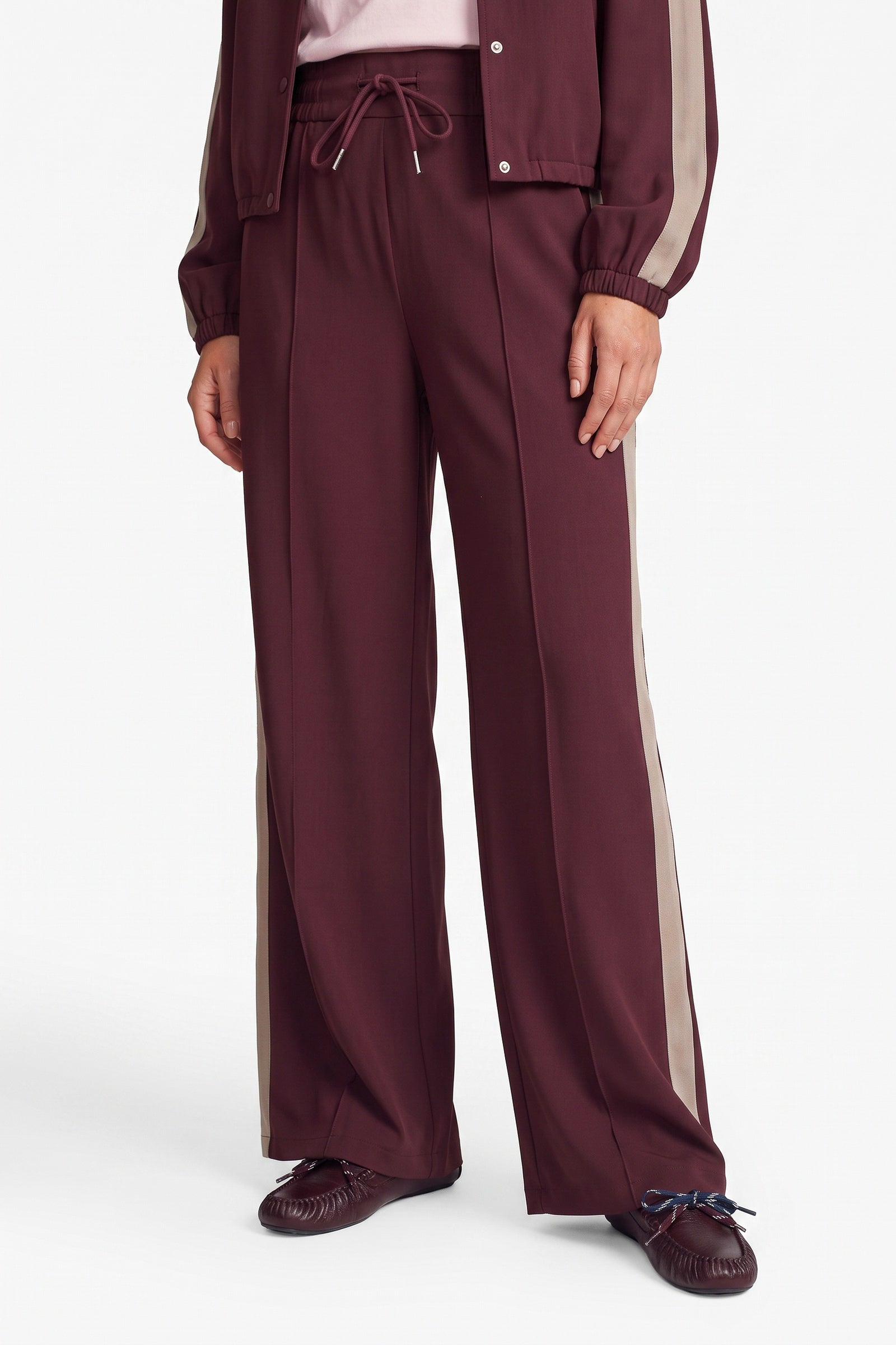 Fluresk broek bordeaux met zand kleurige streep en strass model Nyx broek Mulberry