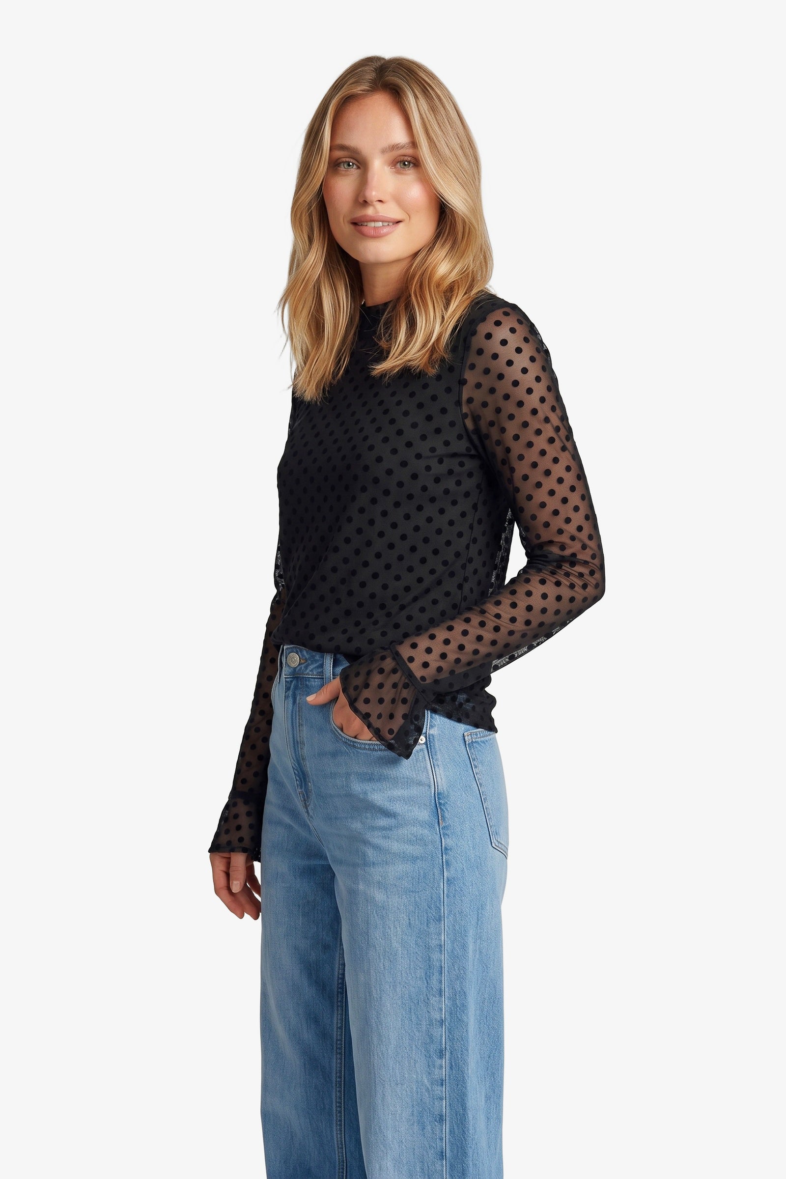 Fluresk longsleeve zwart met bolletjes polkadot model Zarah top black 26NZF10