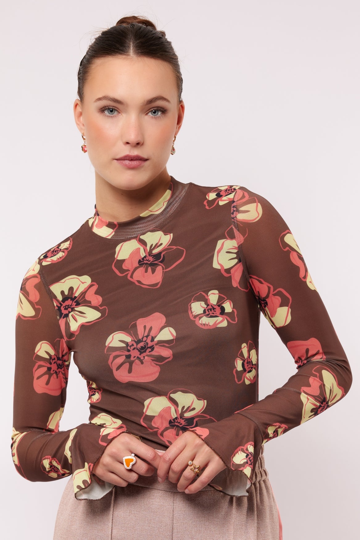 Fluresk longsleeve bruine met oranje bloemen print model Zarah top mocha brown citrus 26VZF08
