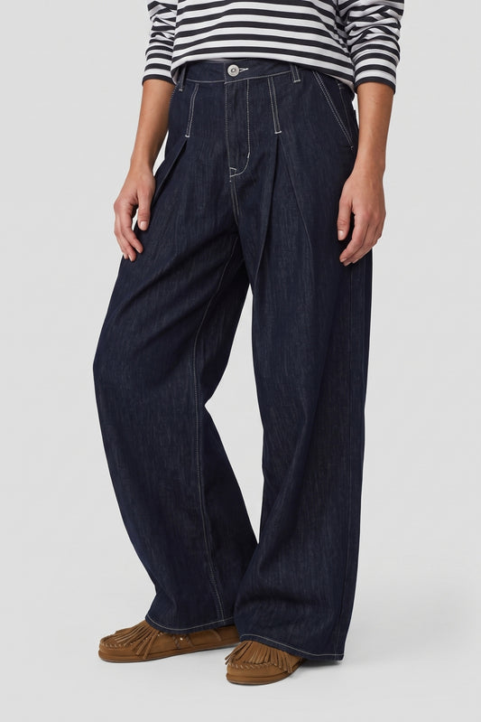 Fluresk jeans donker blauw met subtiel glittertje in stof verwerkt model Nya dark denim blue pants