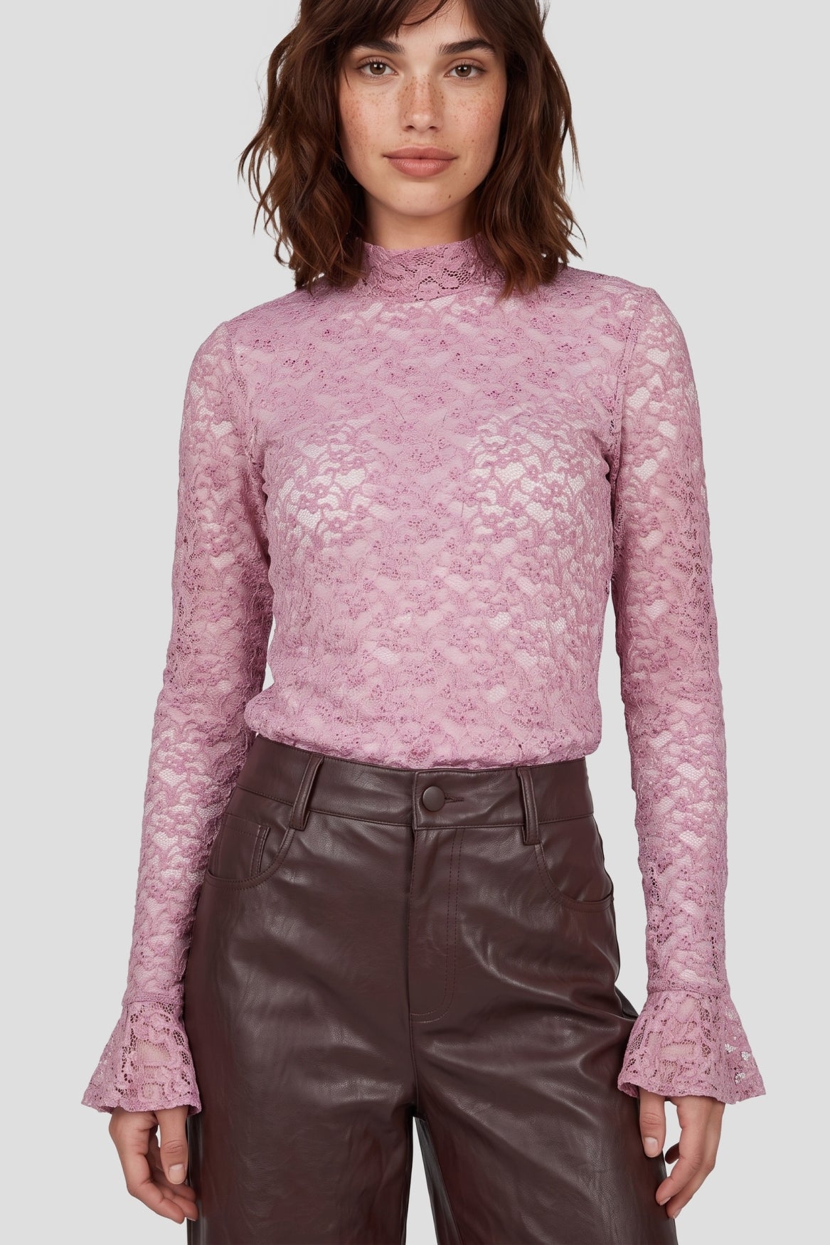 Fluresk kanten longsleeve roze model Leena top Piggy Pink