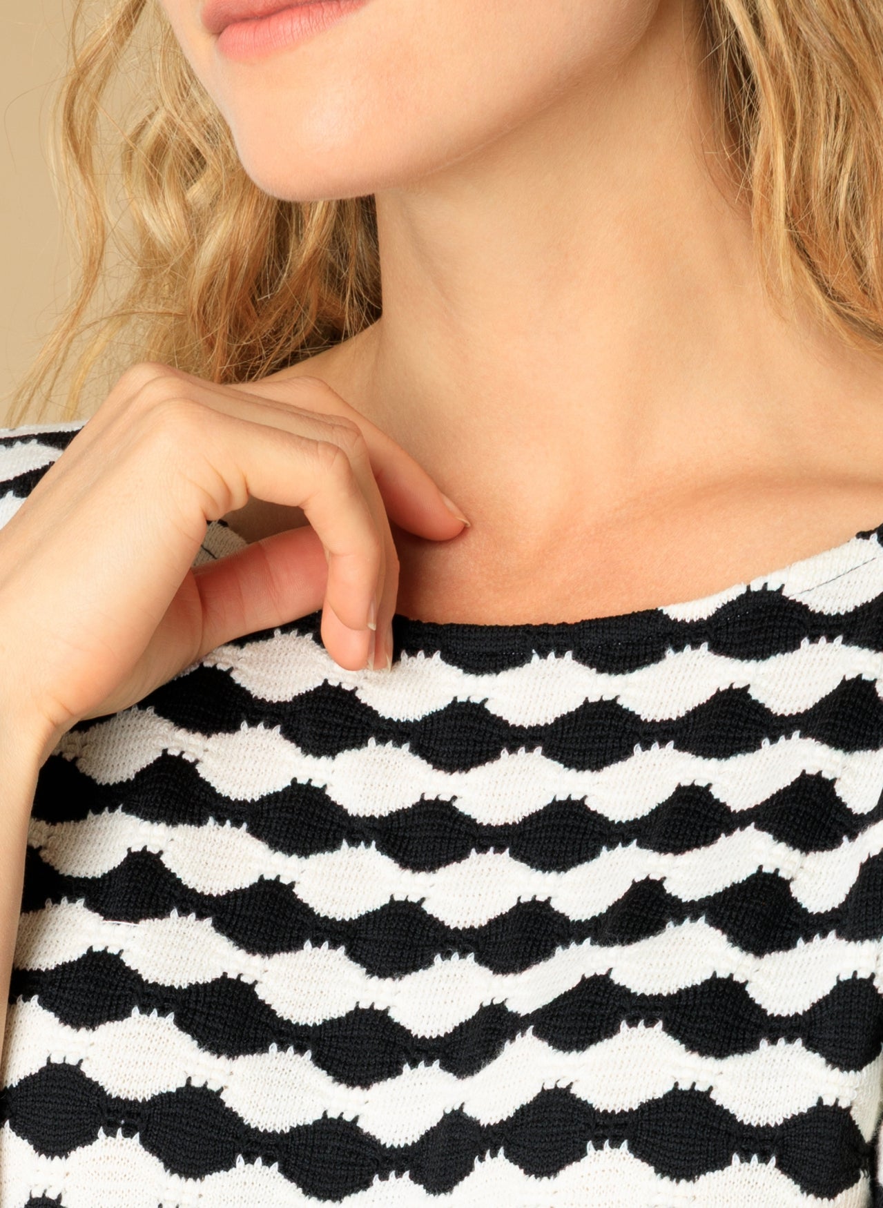 Ivy Beau truitje met aangeknipt mouwtje crochet zwart wit retro print model Esmee