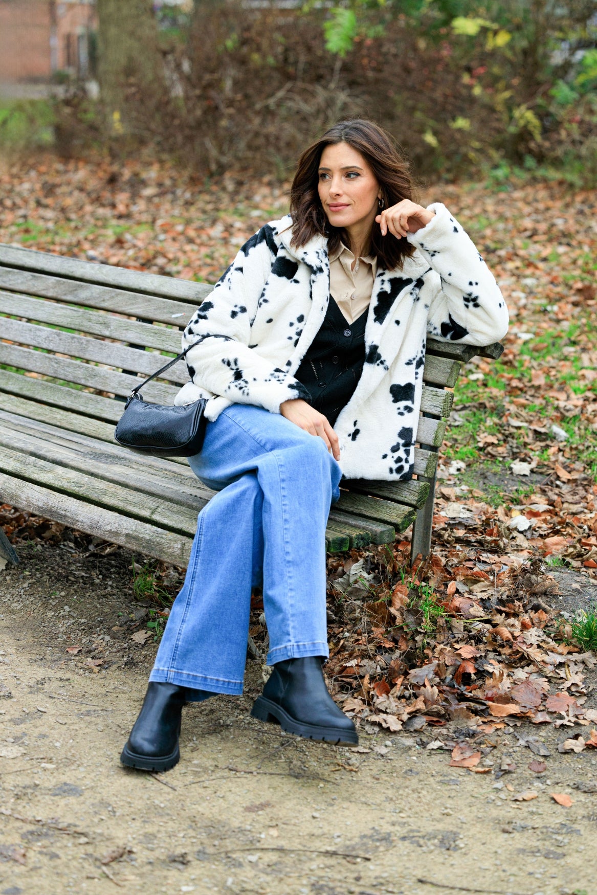 Ivy Beau jas faux fur animal cow print model Esila zwart wit