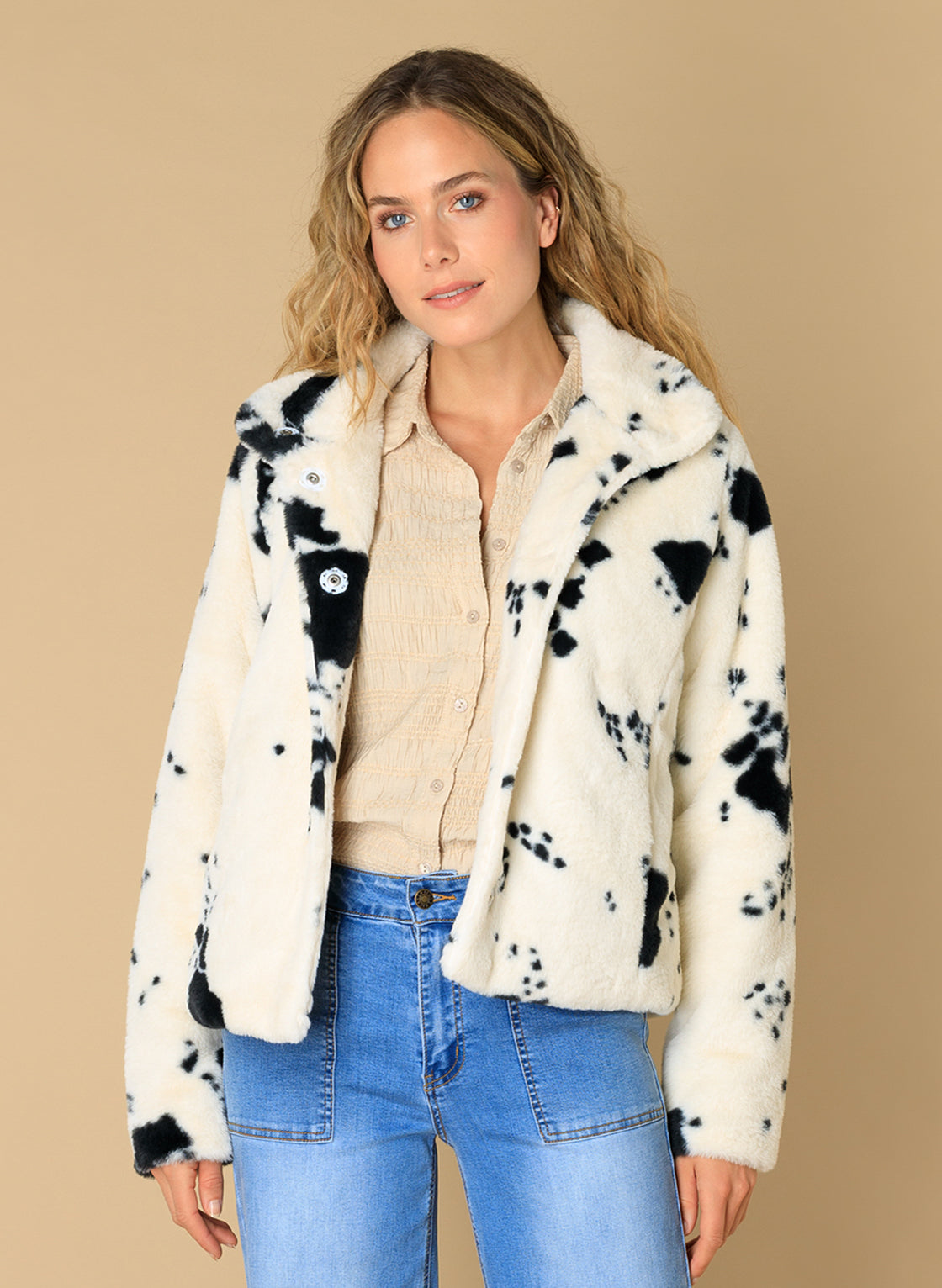 Ivy Beau jas faux fur animal koeien print model Esila zwart wit 