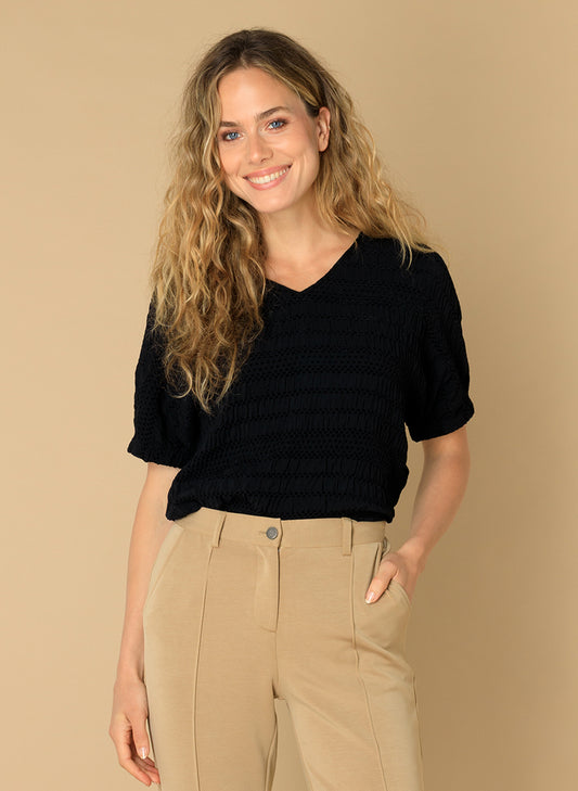 Ivy Beau t-shirt zwart met structuur model Emely black