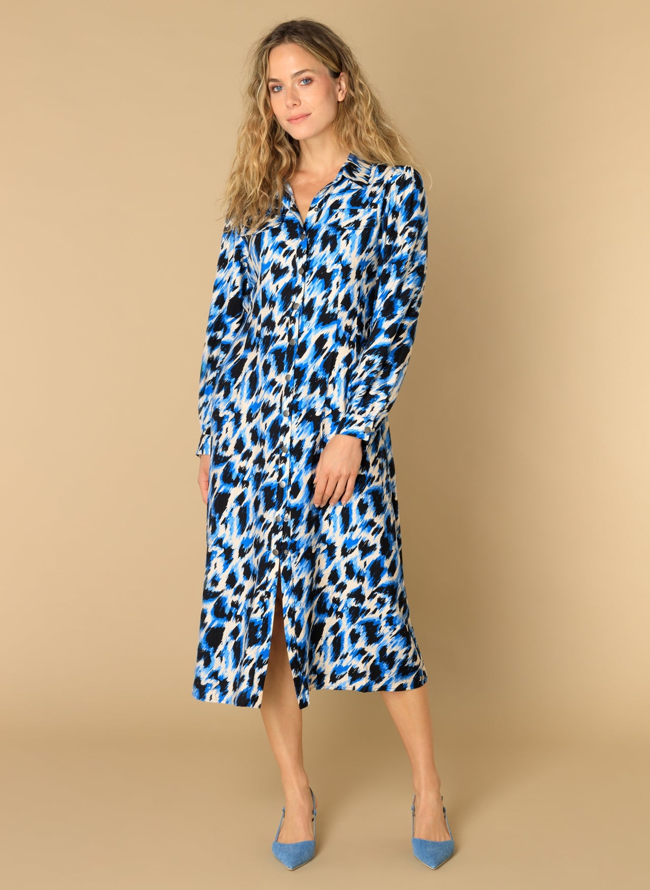 Ivy Beau jurk blauwe print model Eylin