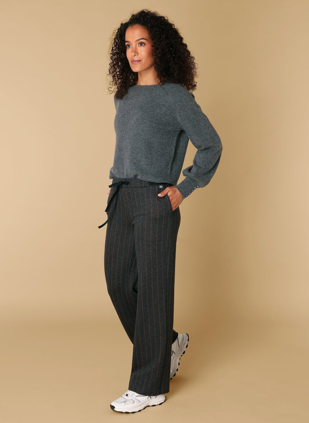 Ivy Beau broek gestreept grijs met oranje model Rovenna grey melange multi orange pinstripe