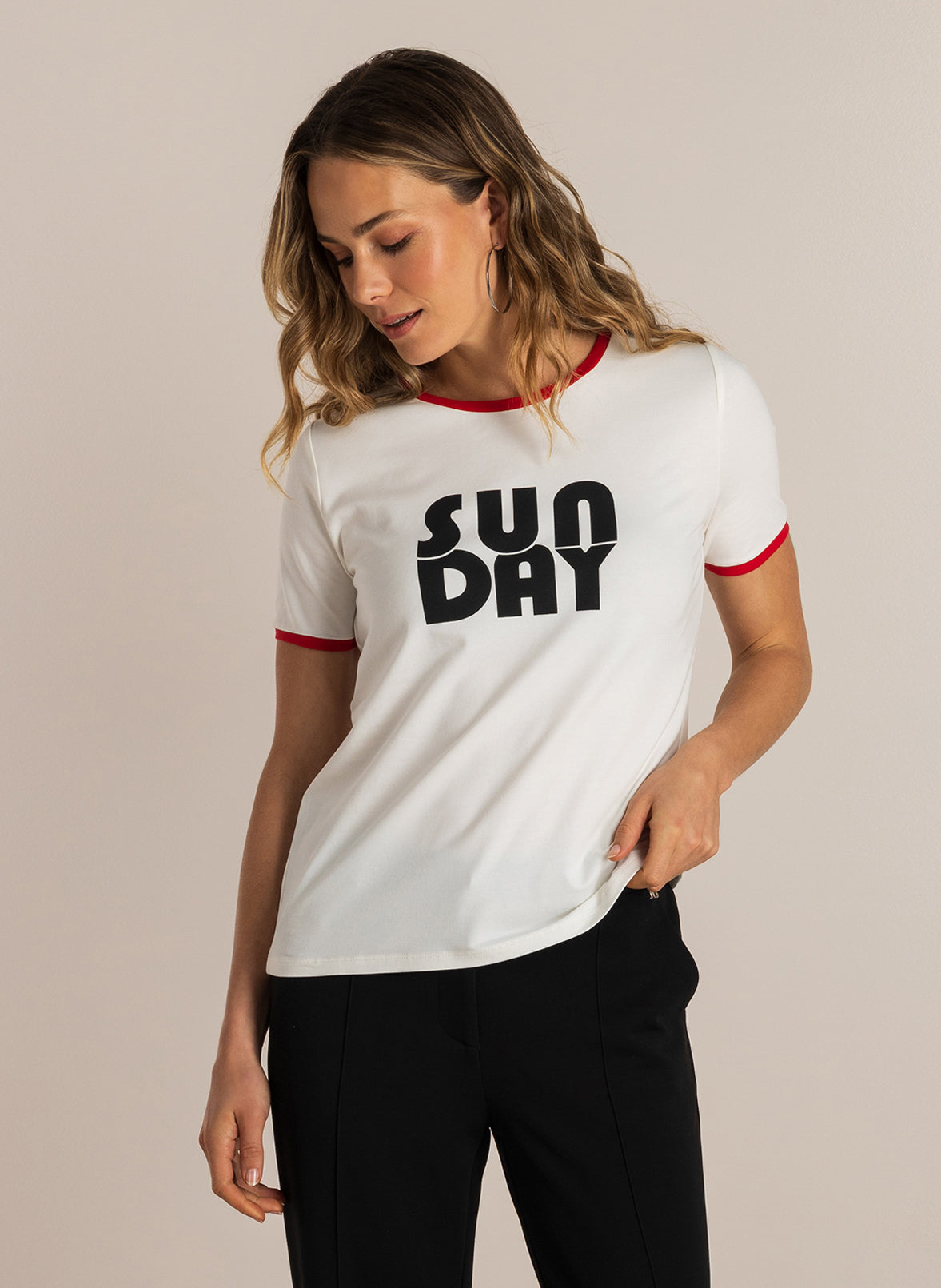 Ivy Beau T-shirt offwhite model Semma wit met rood detail