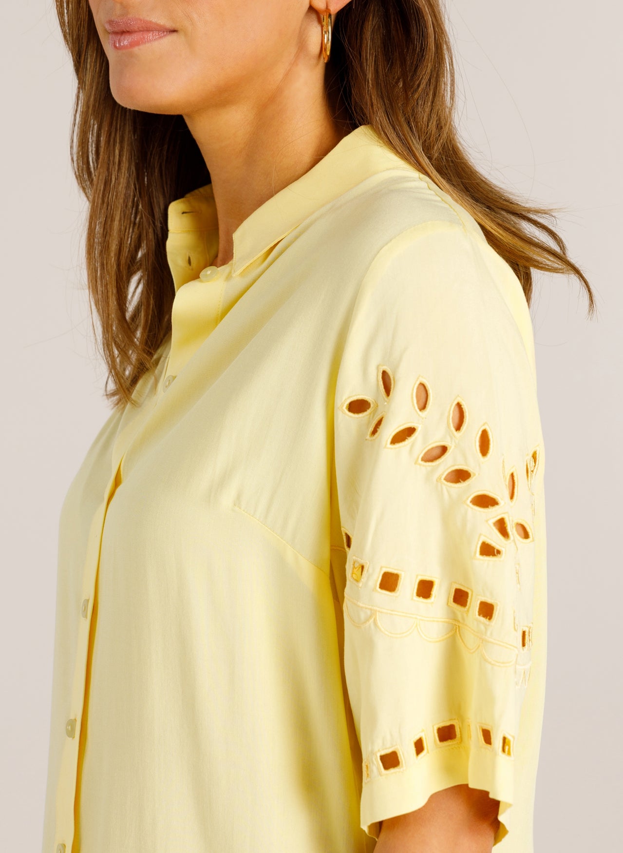 Ivy Beau blouse licht geel korte mouw model Vie Wax Yellow