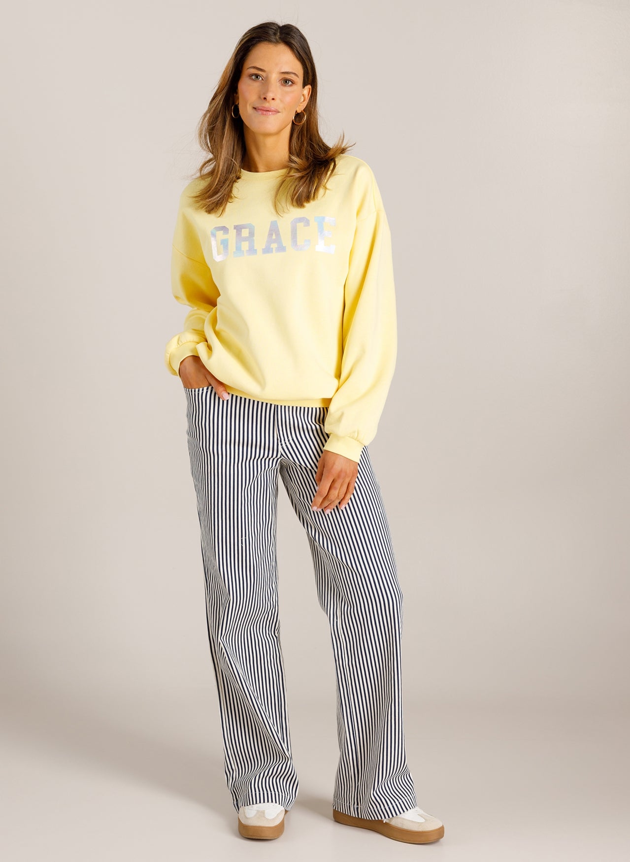 Ivy Beau broek gestreept offwhite donker blauw model Vien