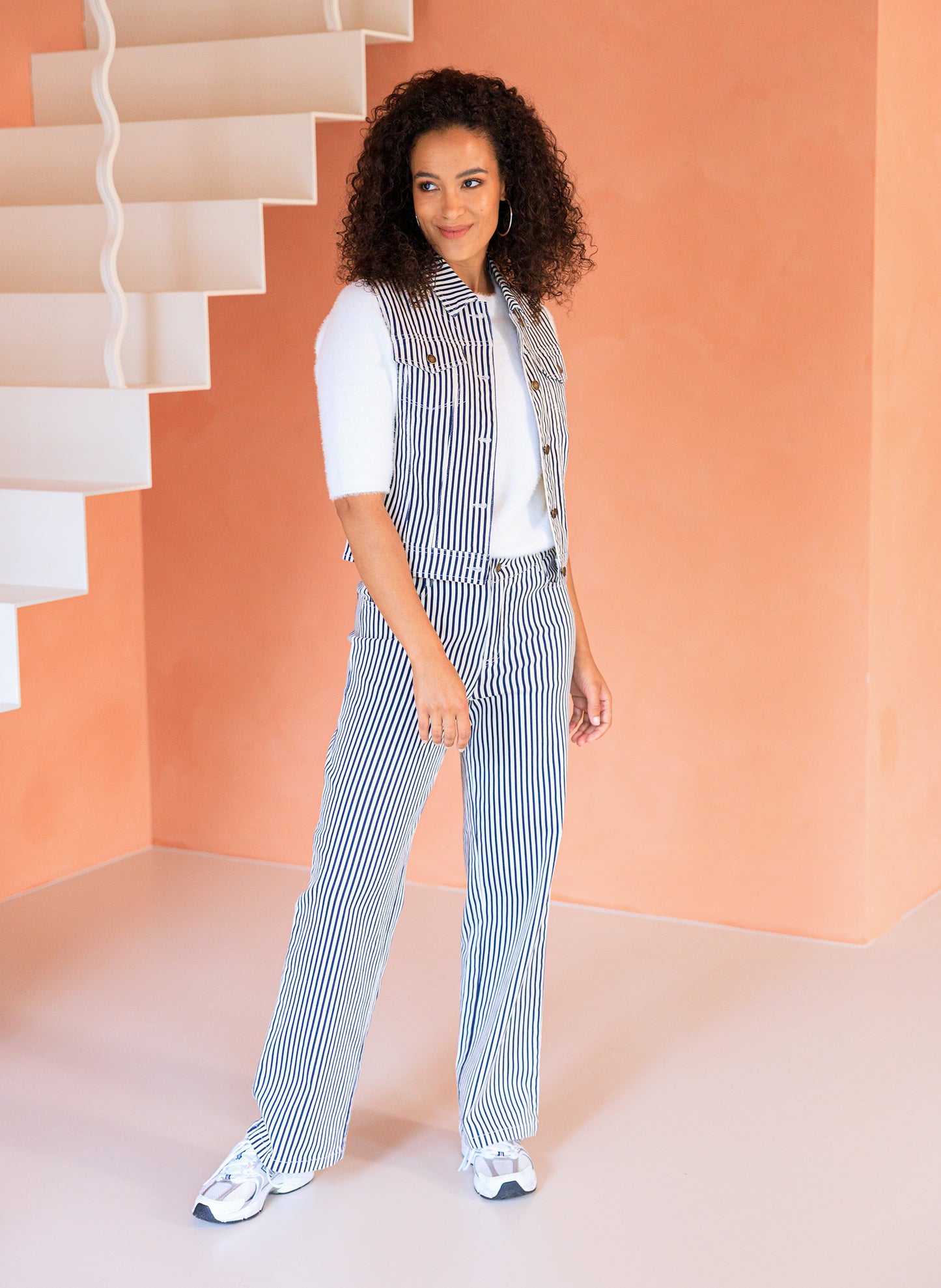 Ivy Beau broek gestreept offwhite donker blauw model Vien