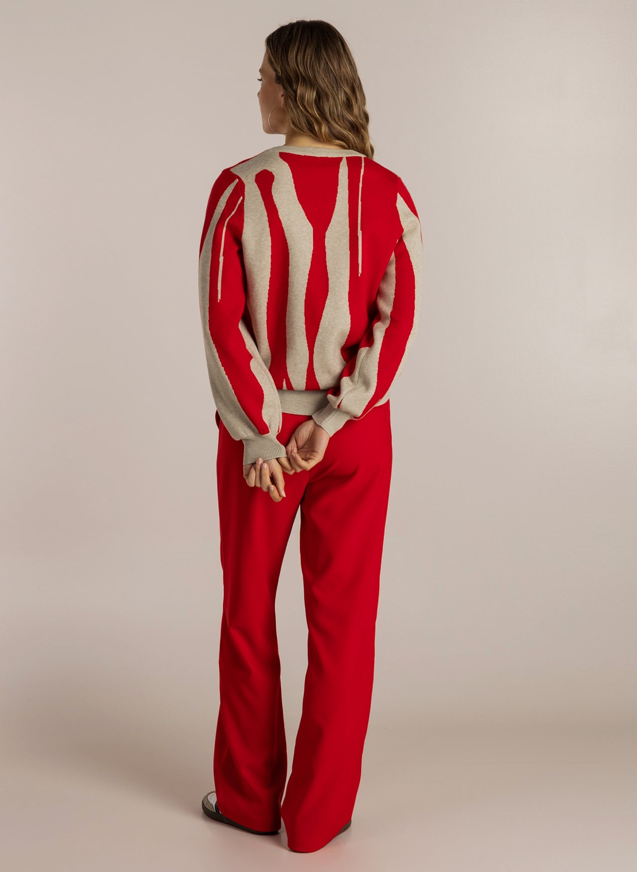 Ivy Beau trui rood met beige print model Suvi red sand