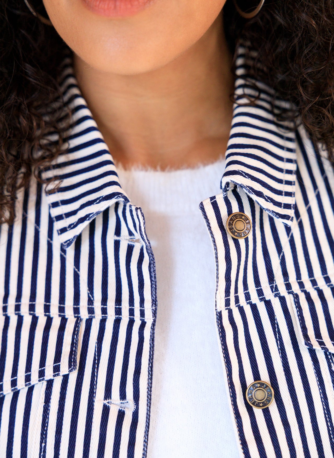 Ivy Beau gilet gestreept offwhite navy blauw model Vaneeza 