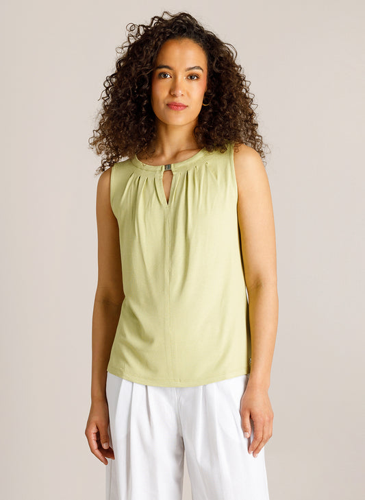 Ivy Beau top groen model Christine pistachio