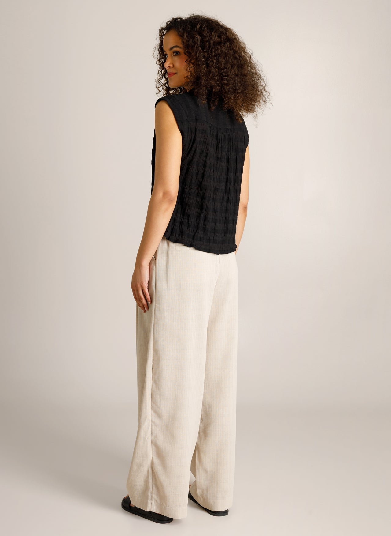 Ivy beau top blouse zwart model Cheryl black