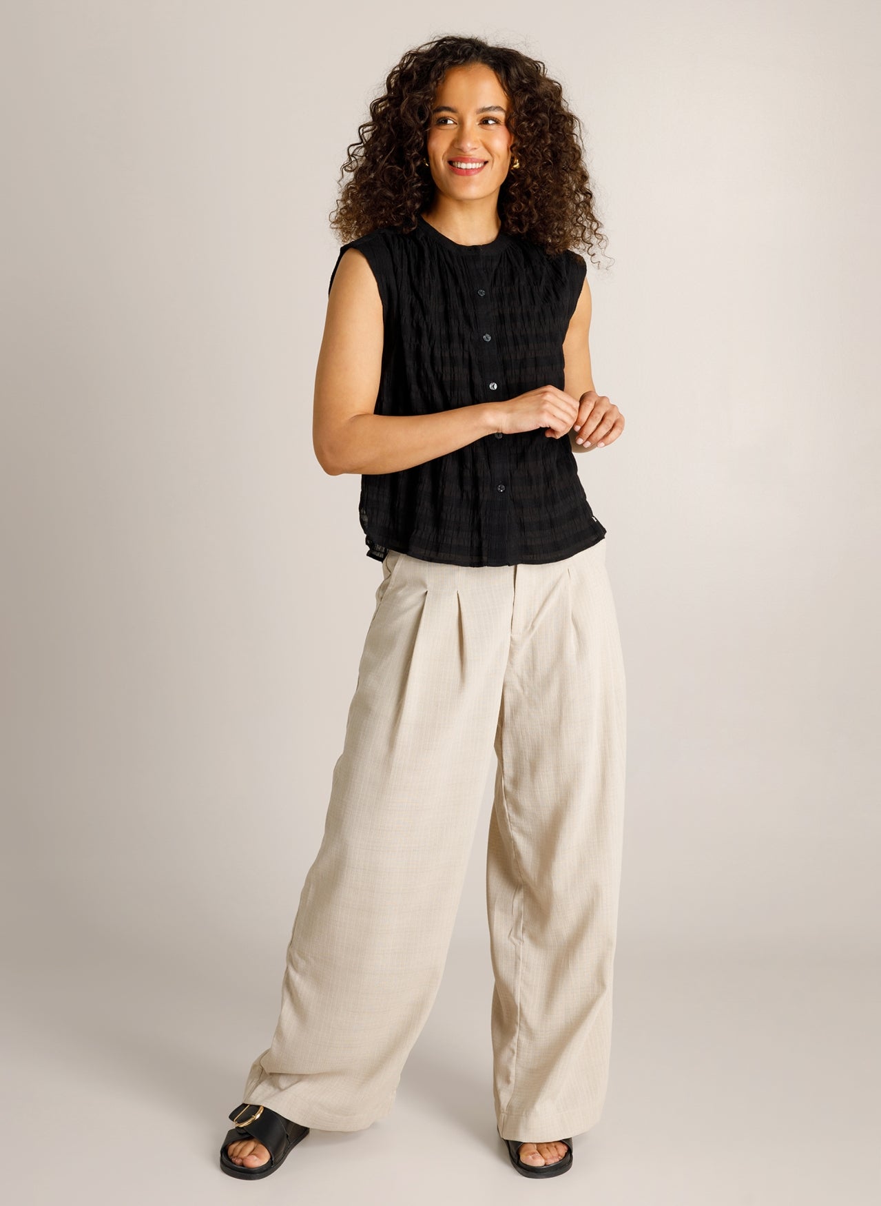 Ivy beau top blouse zwart model Cheryl black