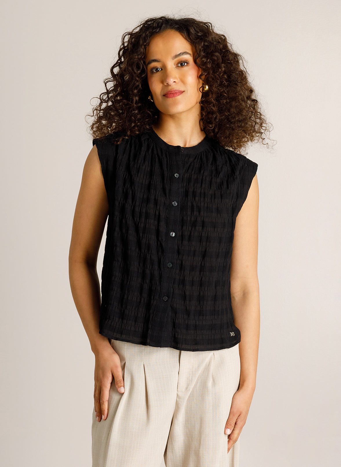 Ivy beau top blouse zwart model Cheryl black