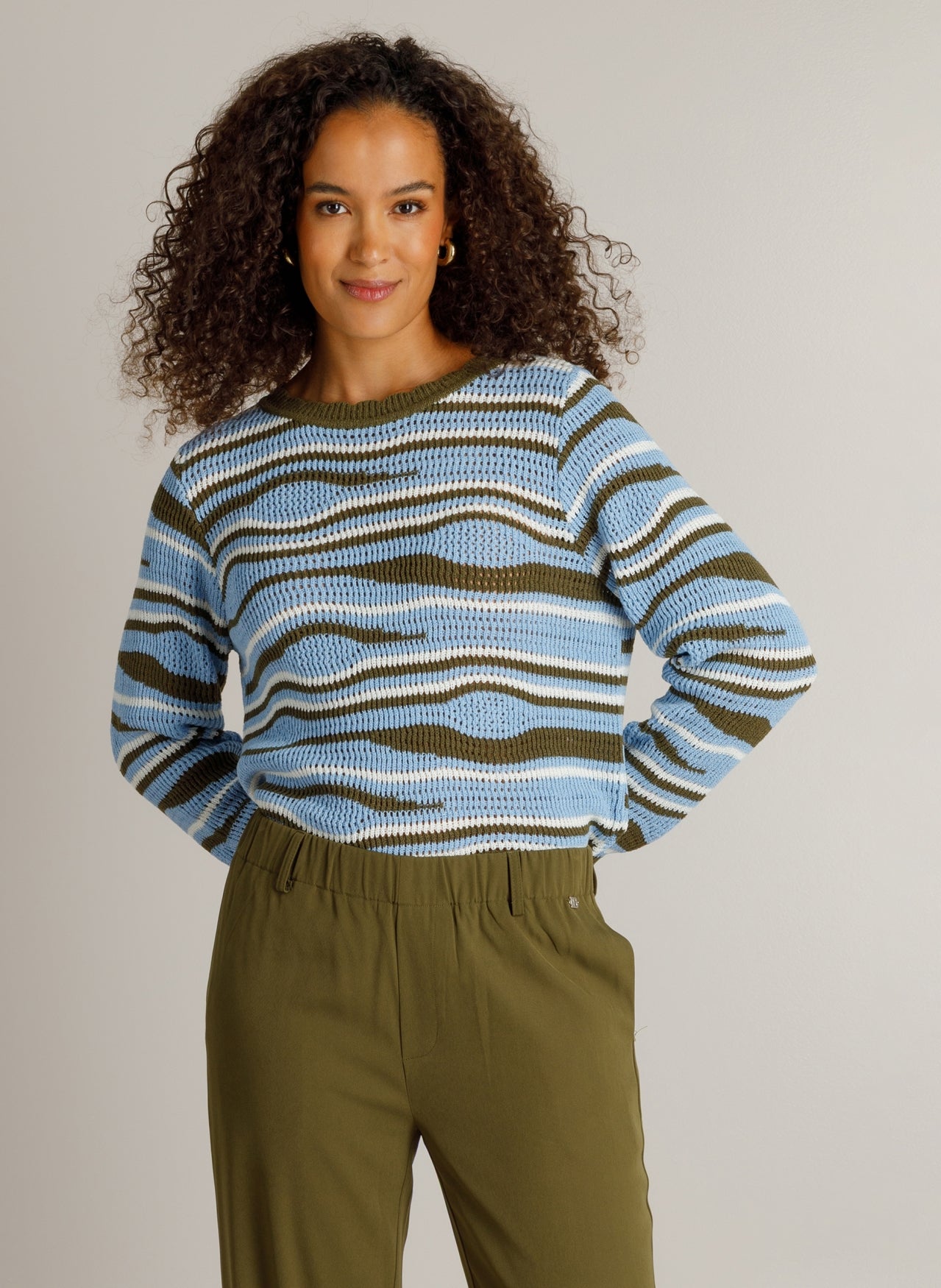 Ivy Beau trui opengewerkt blauw groene print model Hannah green multi 4201151