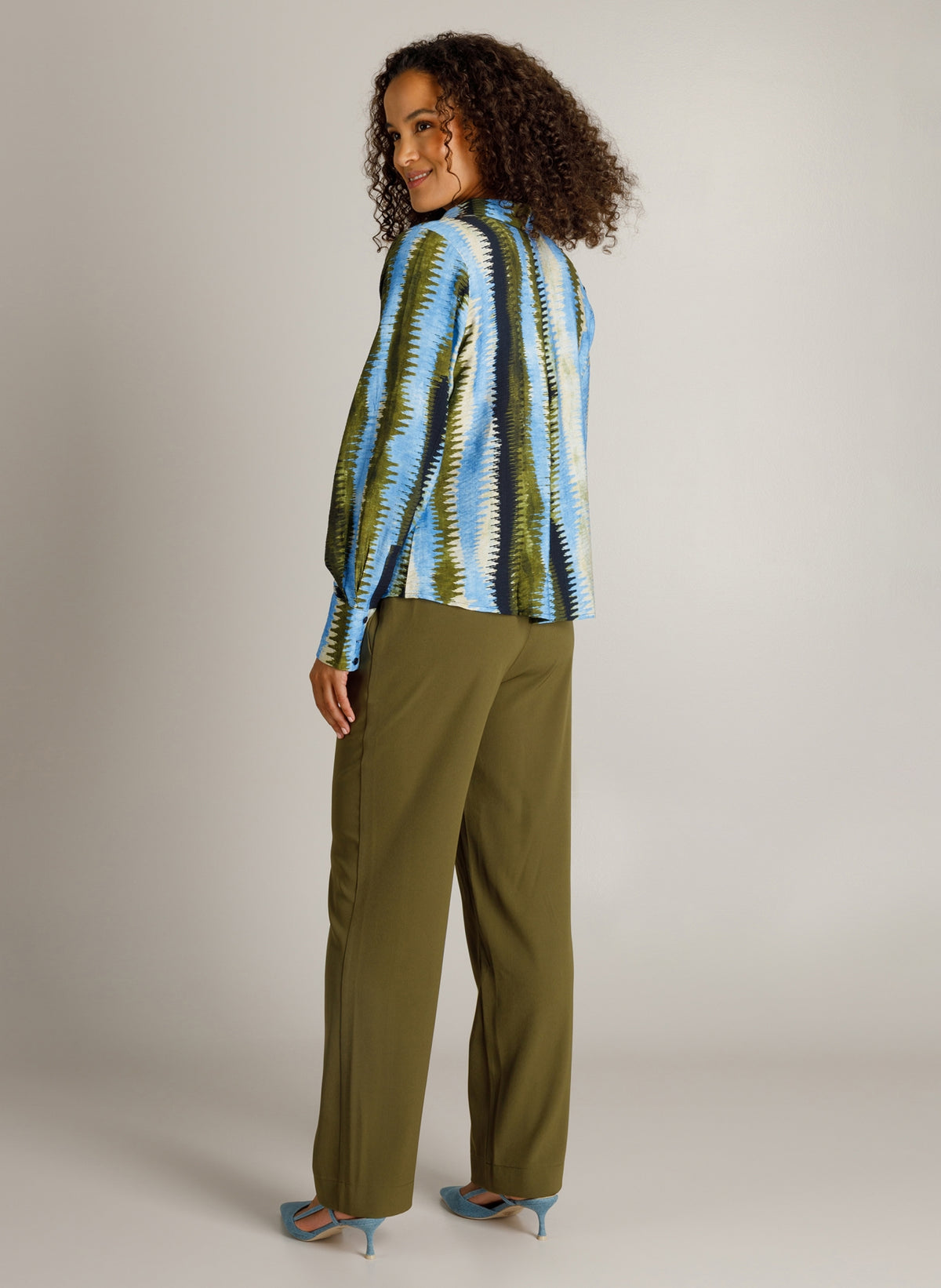Ivy Beau blouse blauw met groene print model Huda Sky Blue 4201166