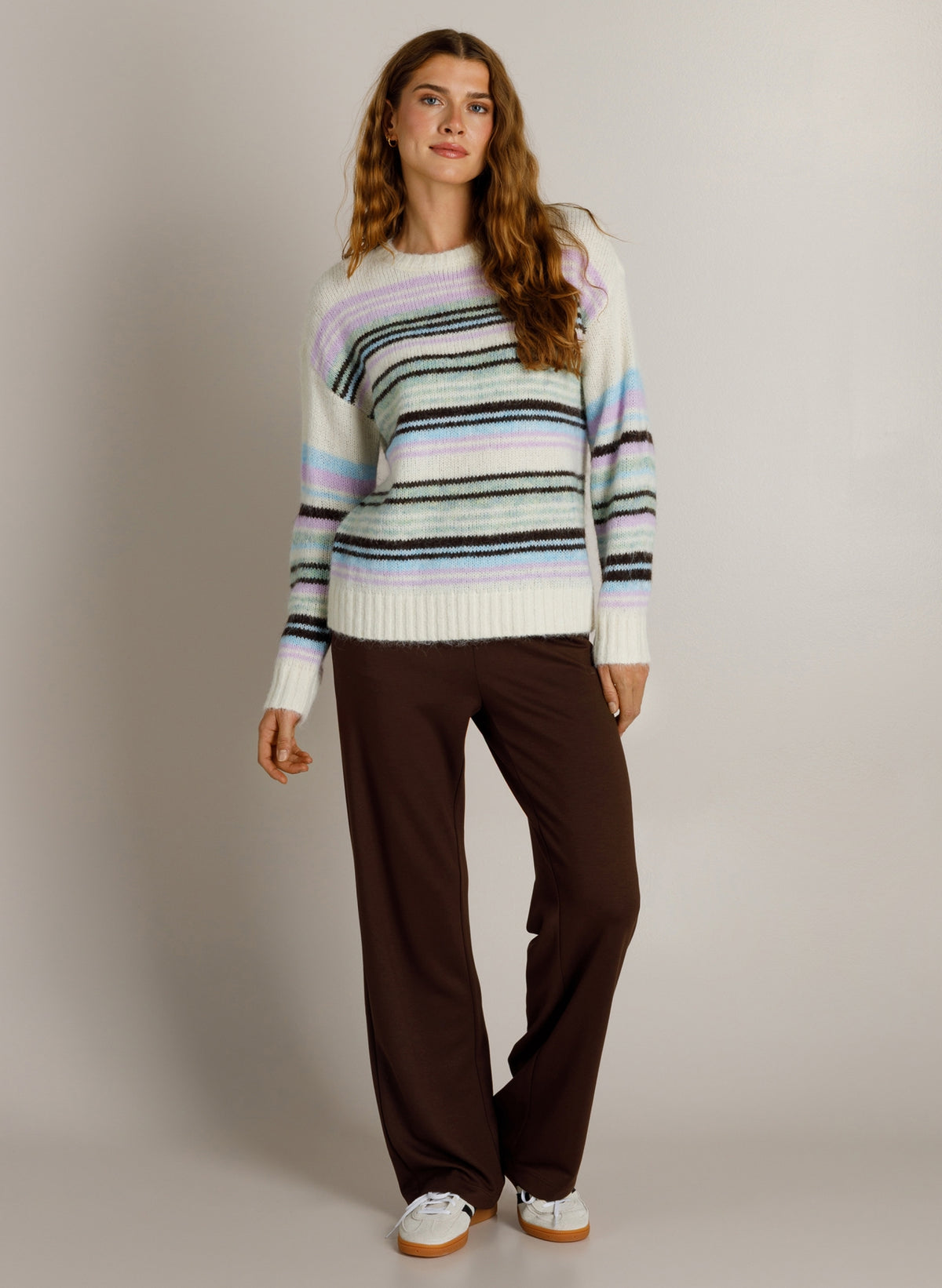 Ivy Beau trui offwhite lila bruin blauw gestreept model Kick multi
