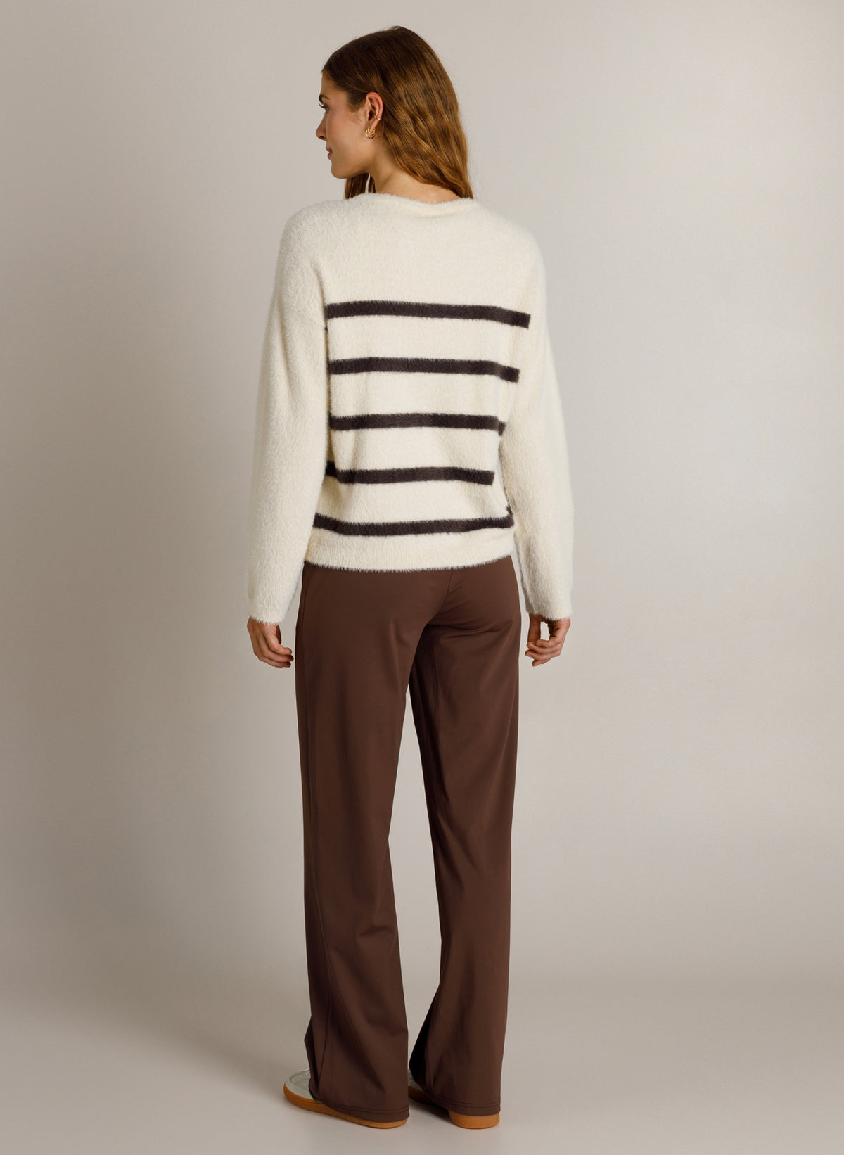 Ivy Beau trui offwhite met bruine strepen model Kimberly multi prinstipe