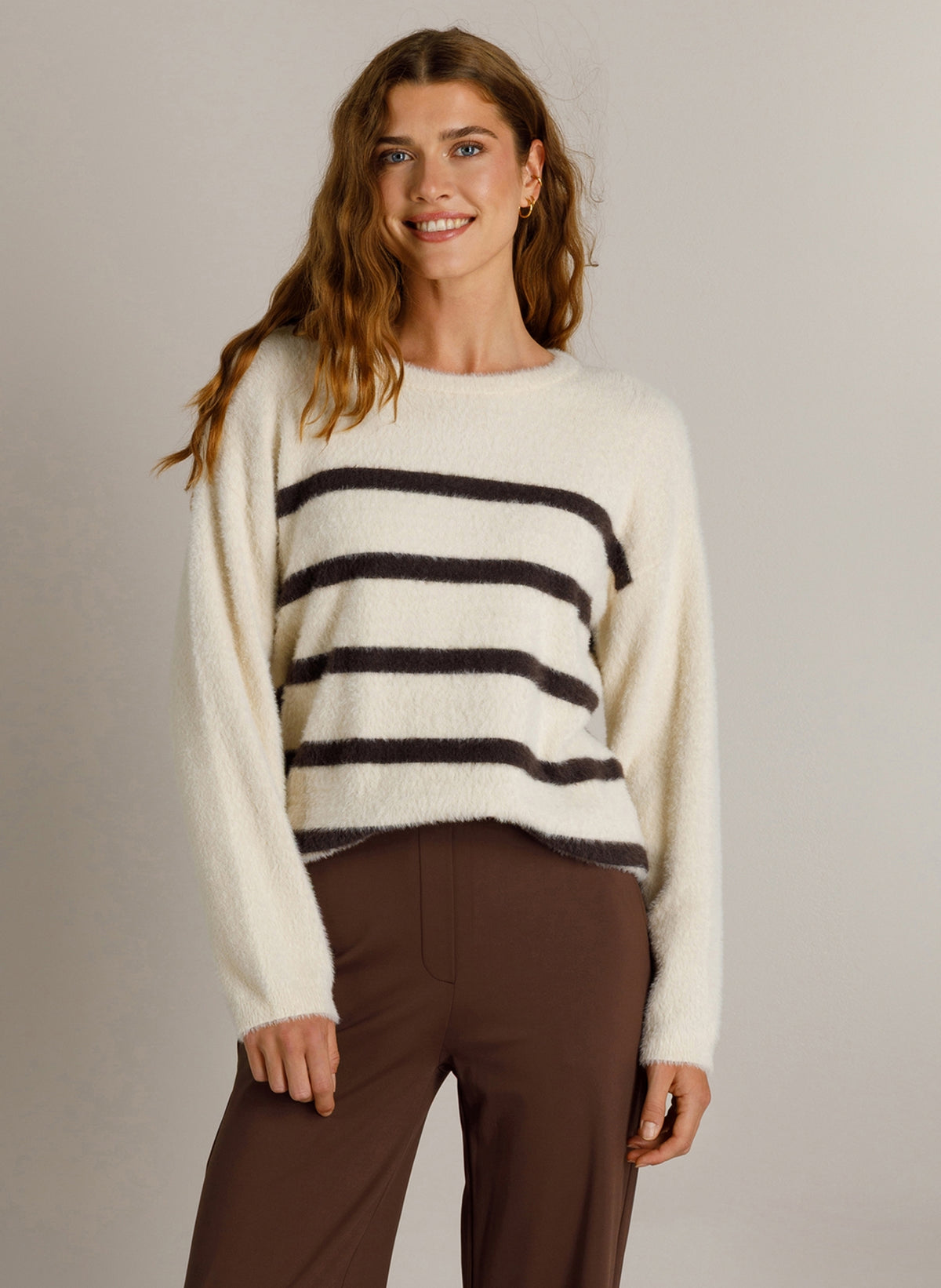 Ivy Beau trui offwhite met bruine strepen model Kimberly multi prinstipe