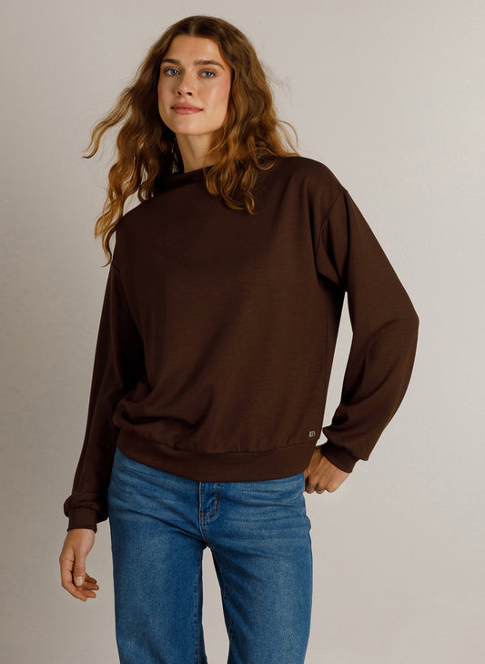 Ivy Beau sweater bruin trui model Kara chocolate brown
