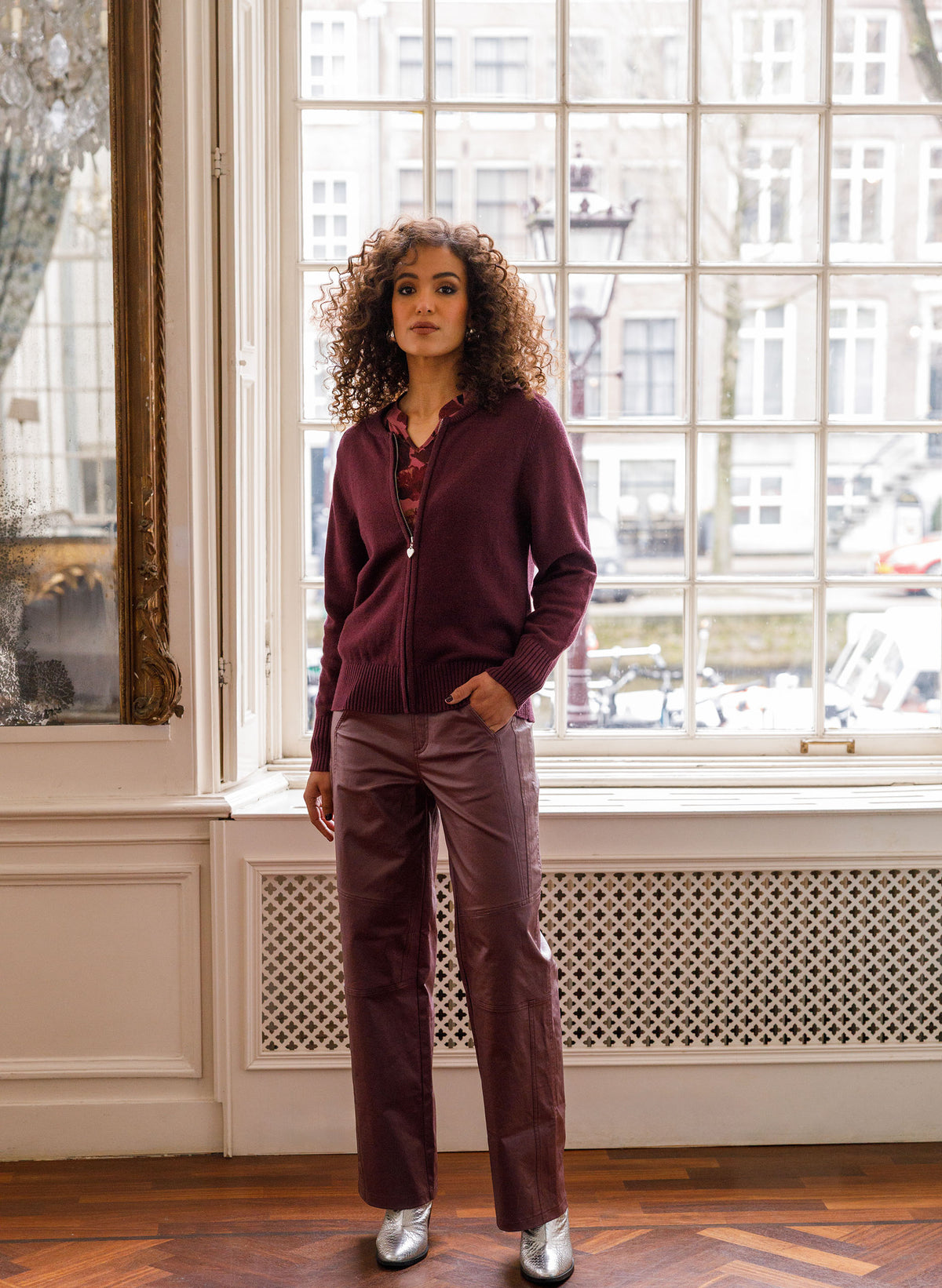 Ivy Beau vest bordeaux rood model Milla dark wine red
