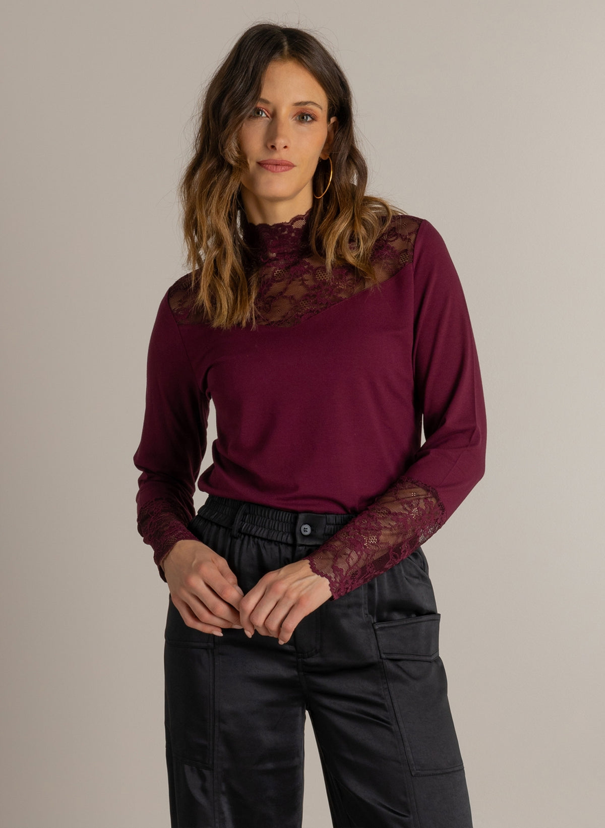 Ivy Beau longsleeve bordeaux met kant detail model Marte dark wine red