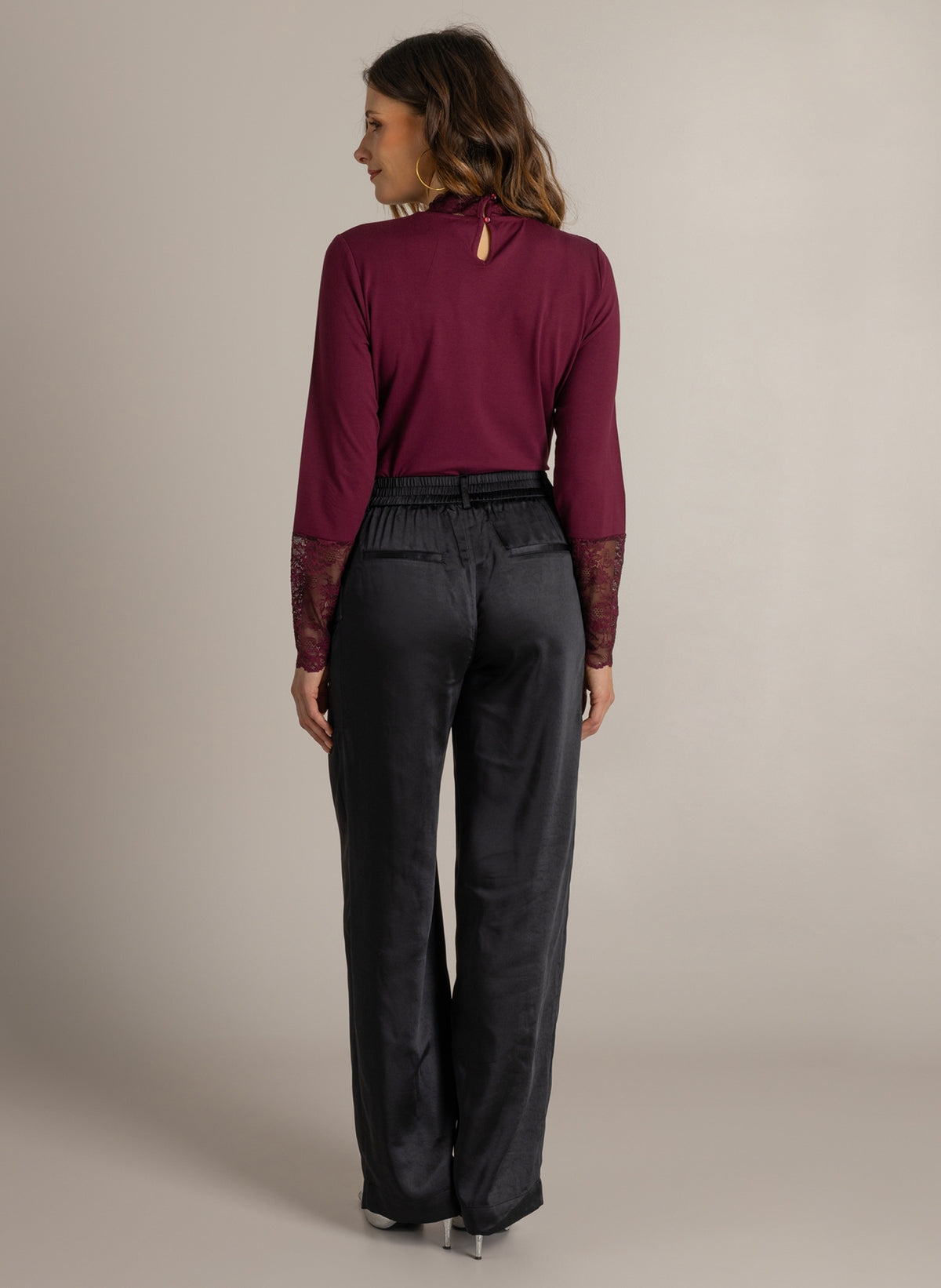 Ivy Beau longsleeve bordeaux met kant detail model Marte dark wine red