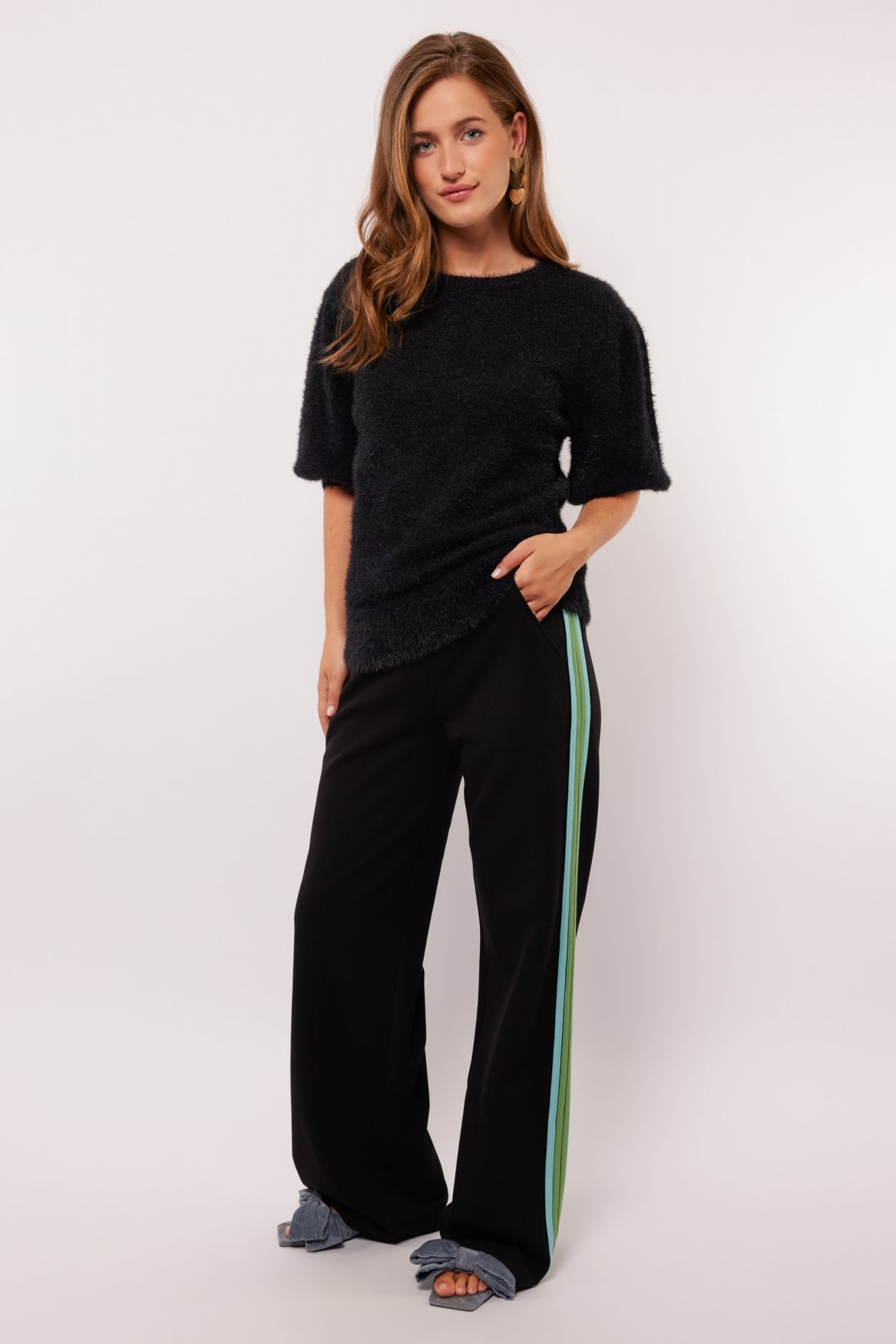 Fluresk broek zwart met groen en blauwe streep model Jorina pants 