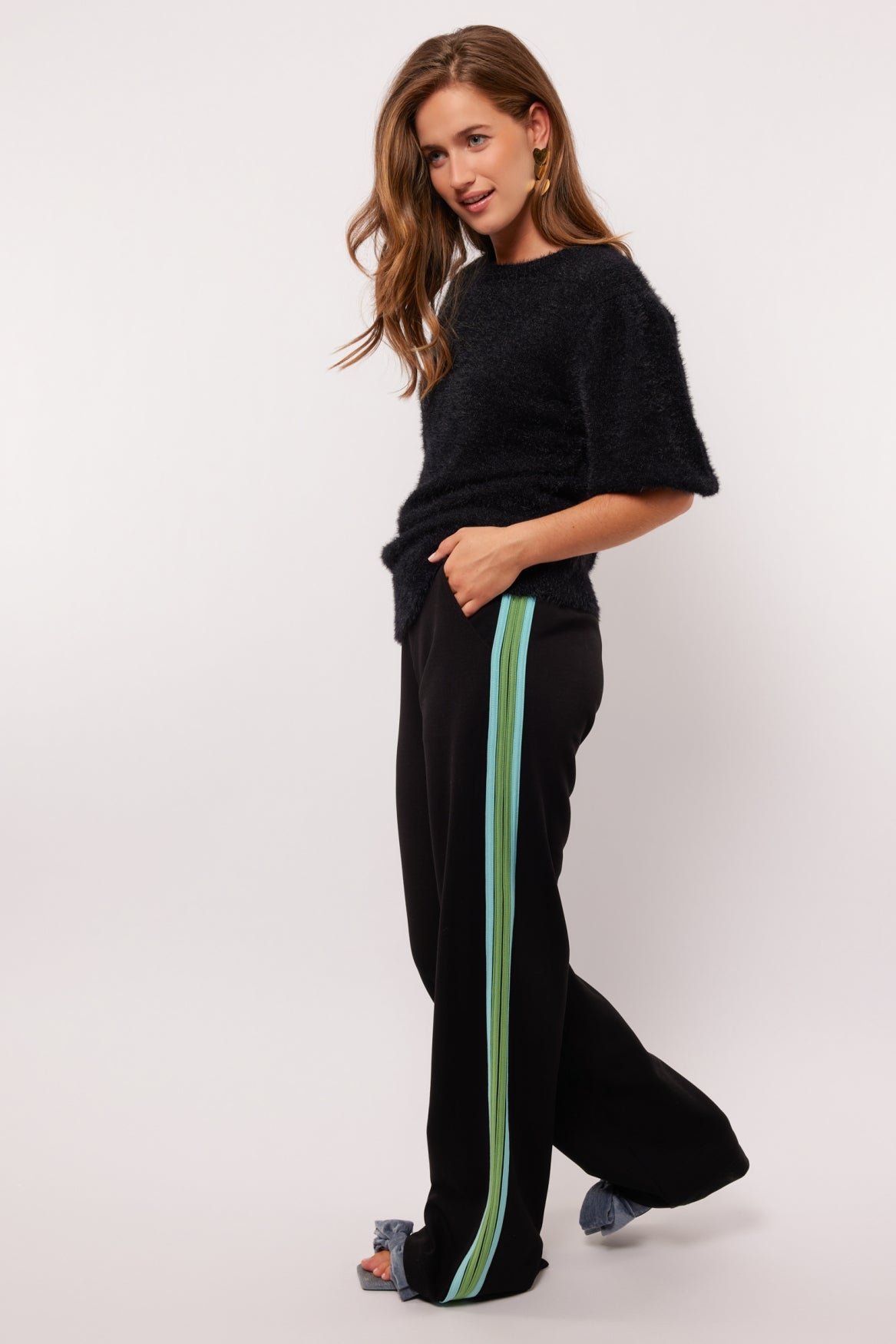 Fluresk broek zwart met groen en blauwe streep model Jorina pants 