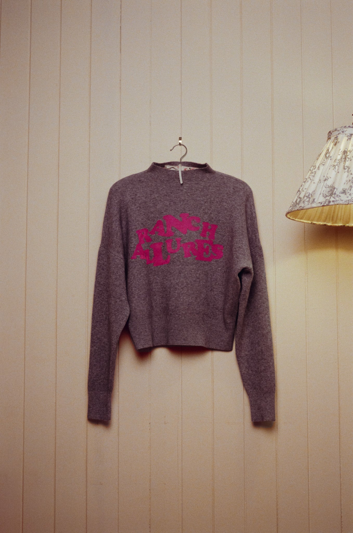 Fluresk trui grijs met roze opdruk model Maridia knit smoke