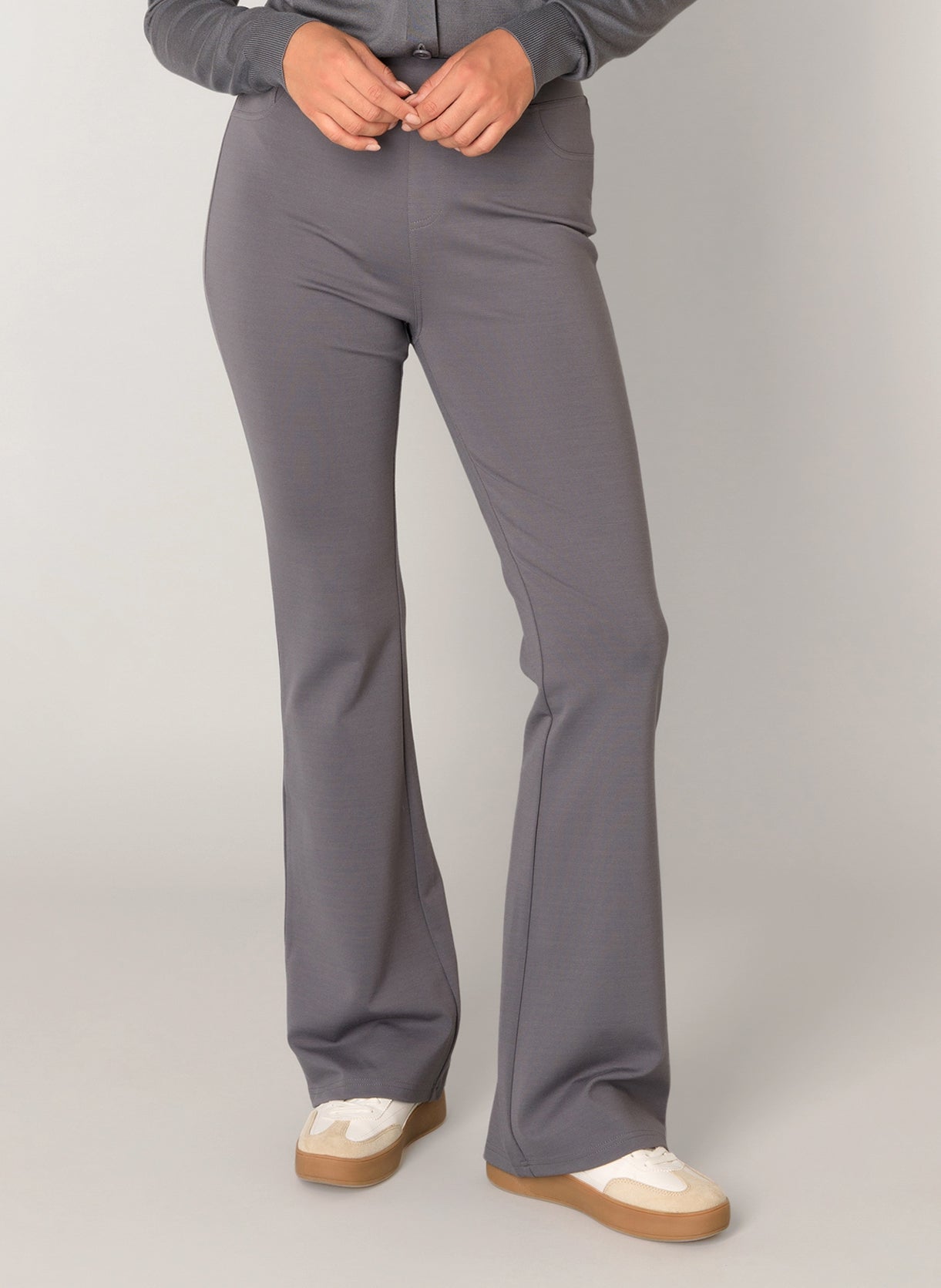 Yest flared broek donker grijs model Yallie tregging dark grey