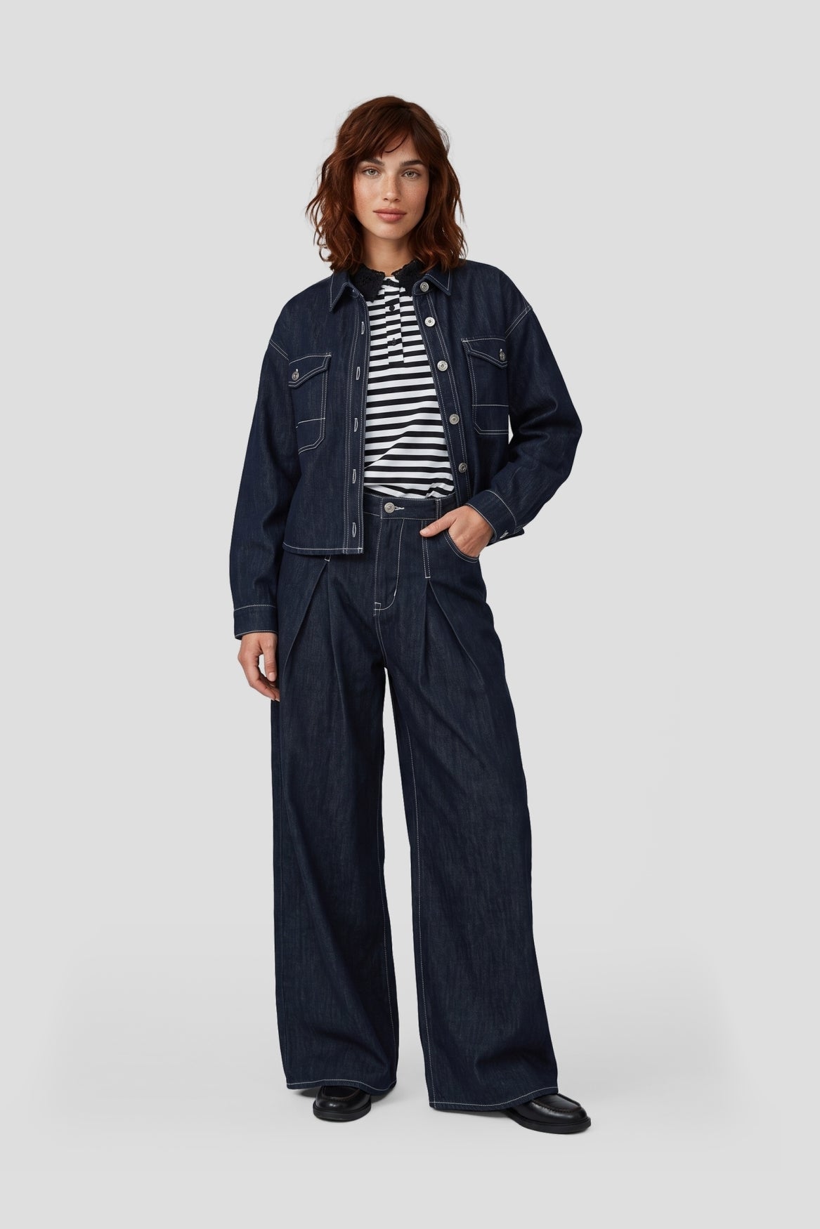 Fluresk donker blauw denim jasje met fijn glittertje in stof verwerkt model Rubie blouse jacket dark denim