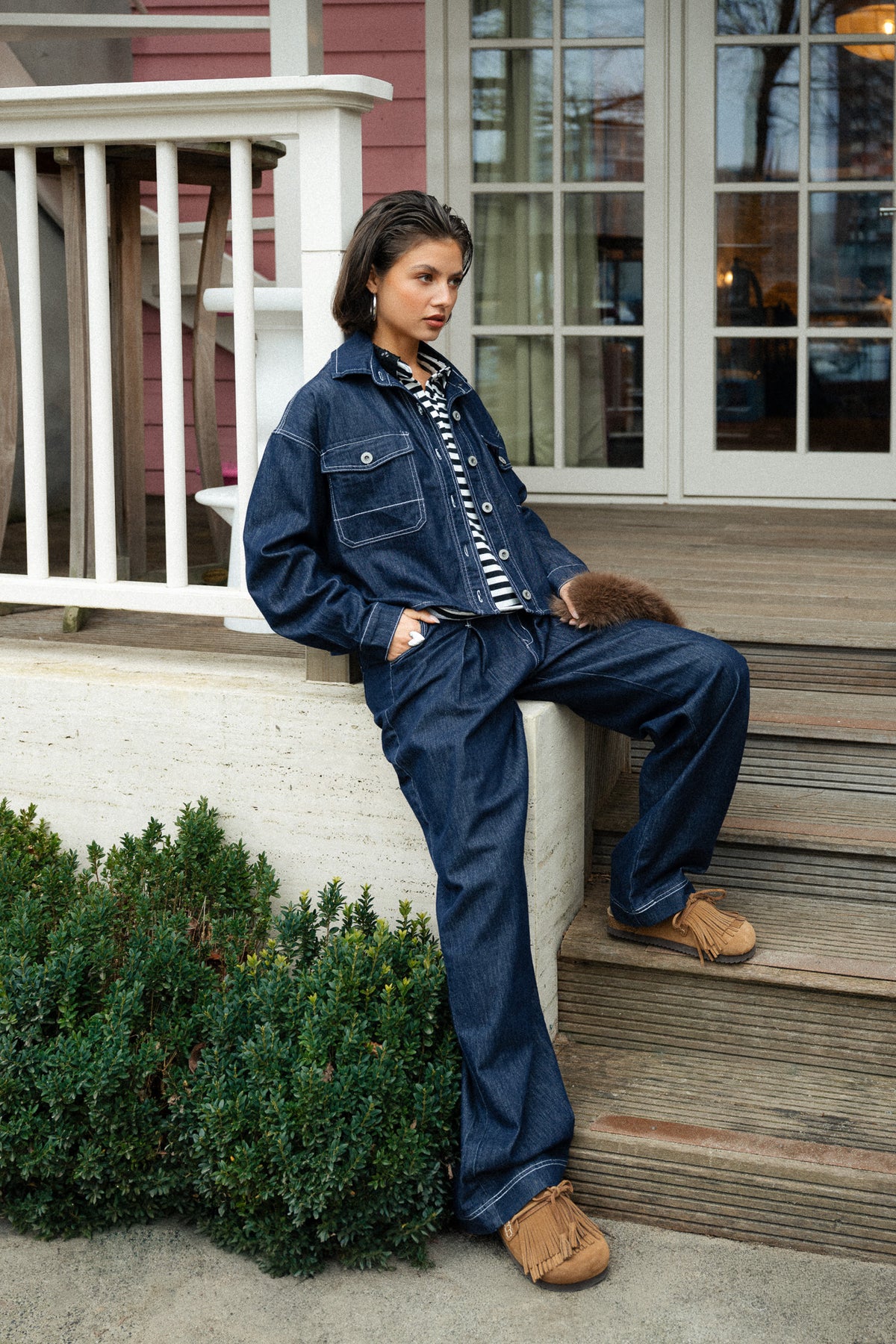 Fluresk donker blauw denim jasje met fijn glittertje in stof verwerkt model Rubie blouse jacket dark denim